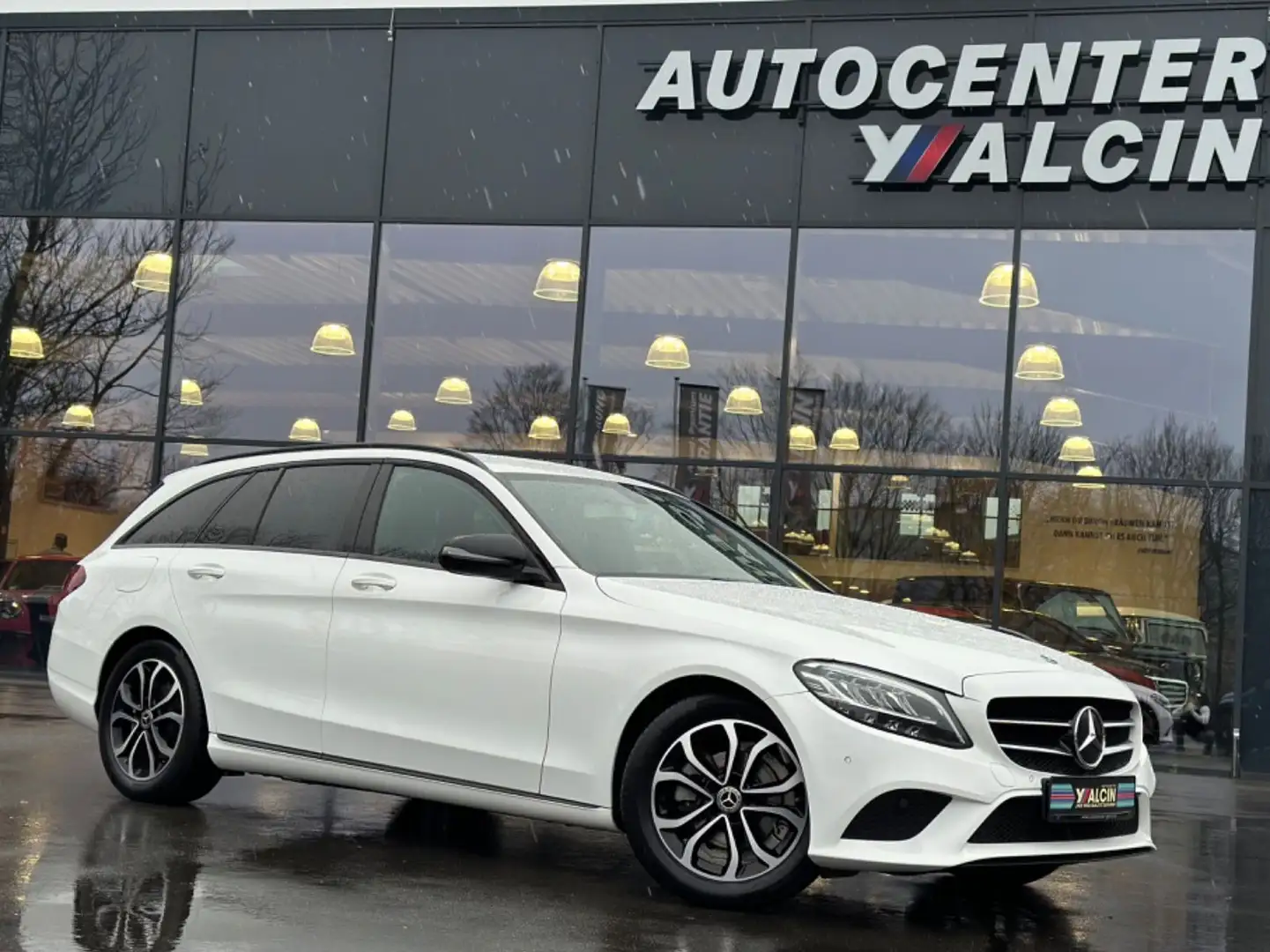 Mercedes-Benz C 180 T Aut. 2.H/NAV/LM/NIGHT/AHK/SHZ/S-HE/R-CAM Белый - 1