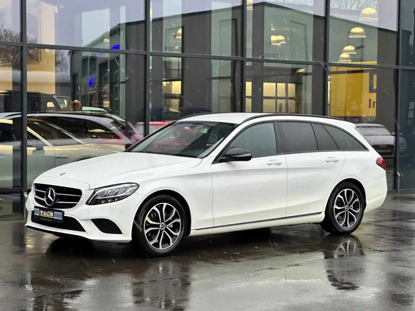Mercedes-Benz C 180 T Aut. 2.H/NAV/LM/NIGHT/AHK/SHZ/S-HE/R-CAM Белый - 2