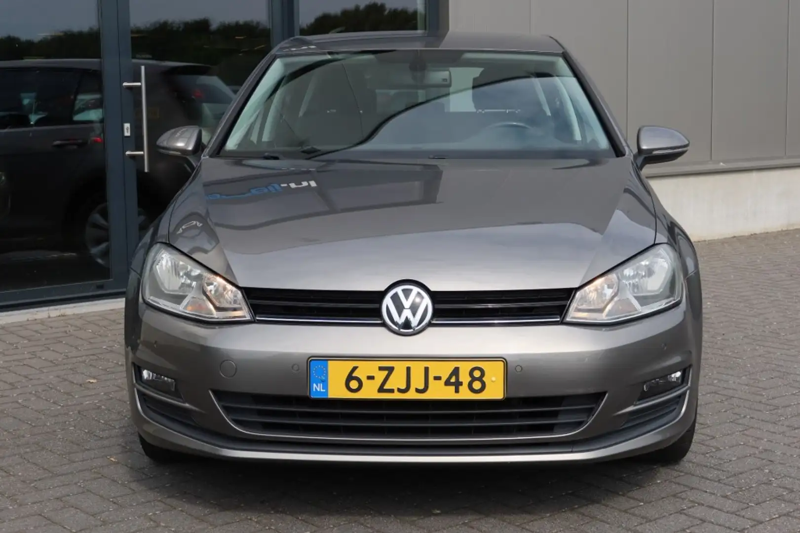 Volkswagen Golf 1.2 TSI Comfortline 5drs. Clima, NAVI, Cruise, PDC Grijs - 2