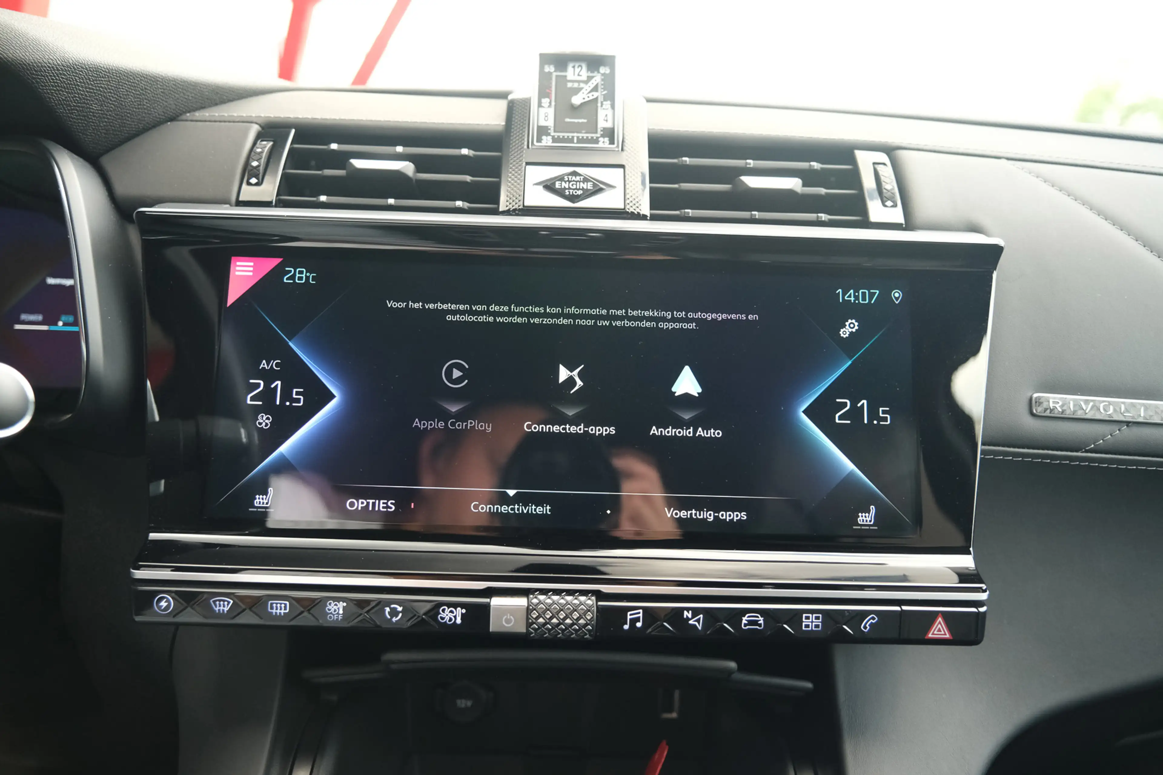 DS Automobiles DS 7 Crossback E-Tense 4x4 Be Chic — photo 12