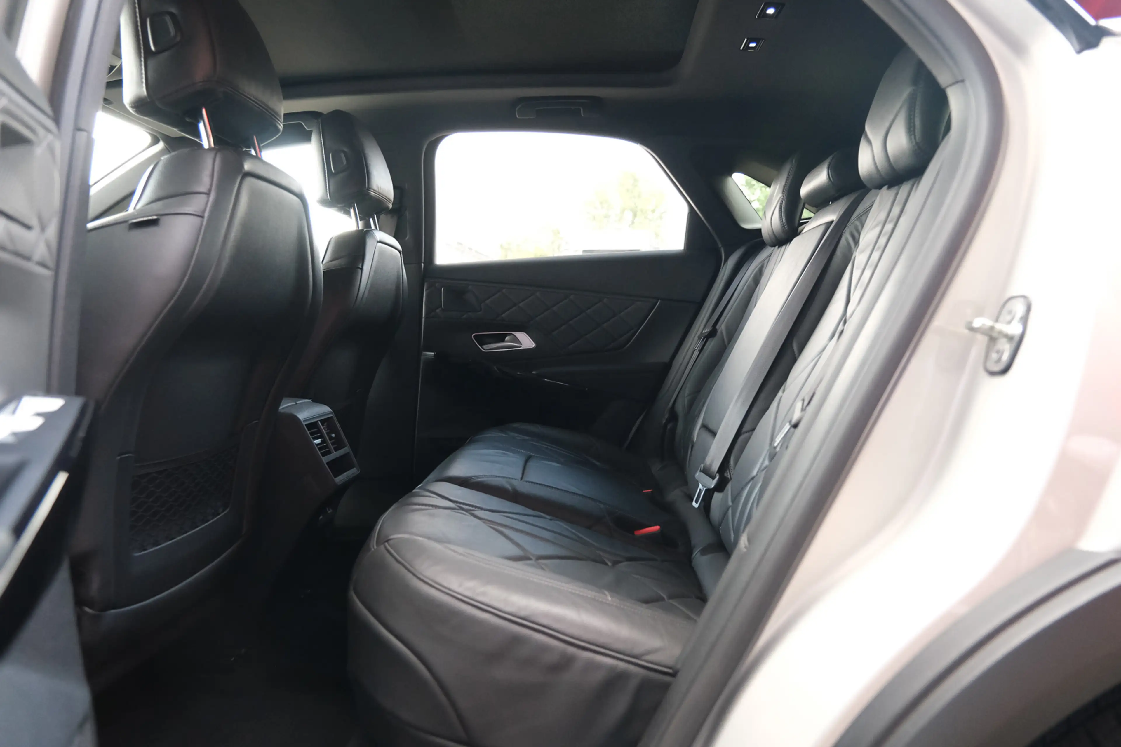 DS Automobiles DS 7 Crossback E-Tense 4x4 Be Chic — photo 32