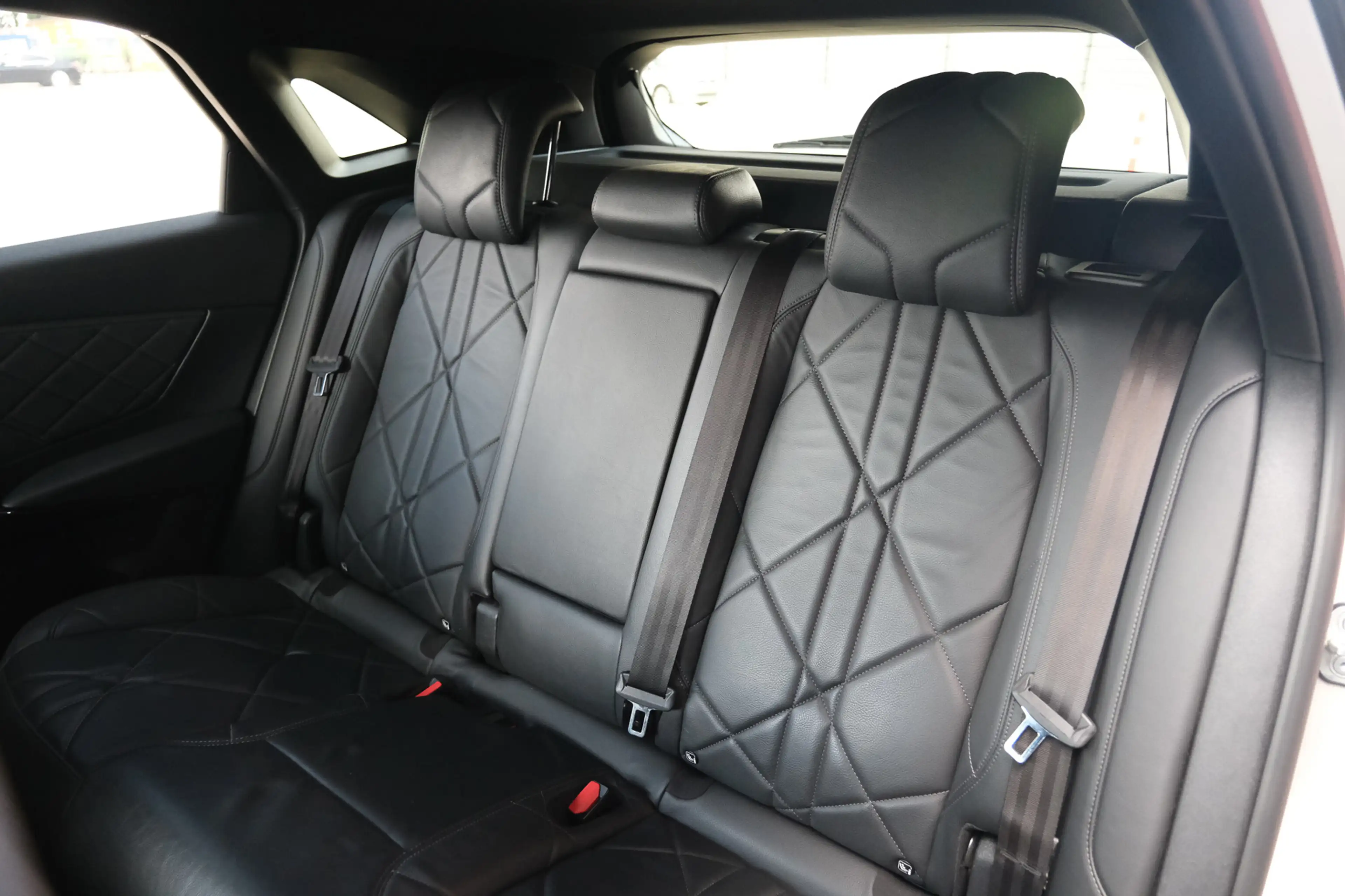 DS Automobiles DS 7 Crossback E-Tense 4x4 Be Chic — photo 34