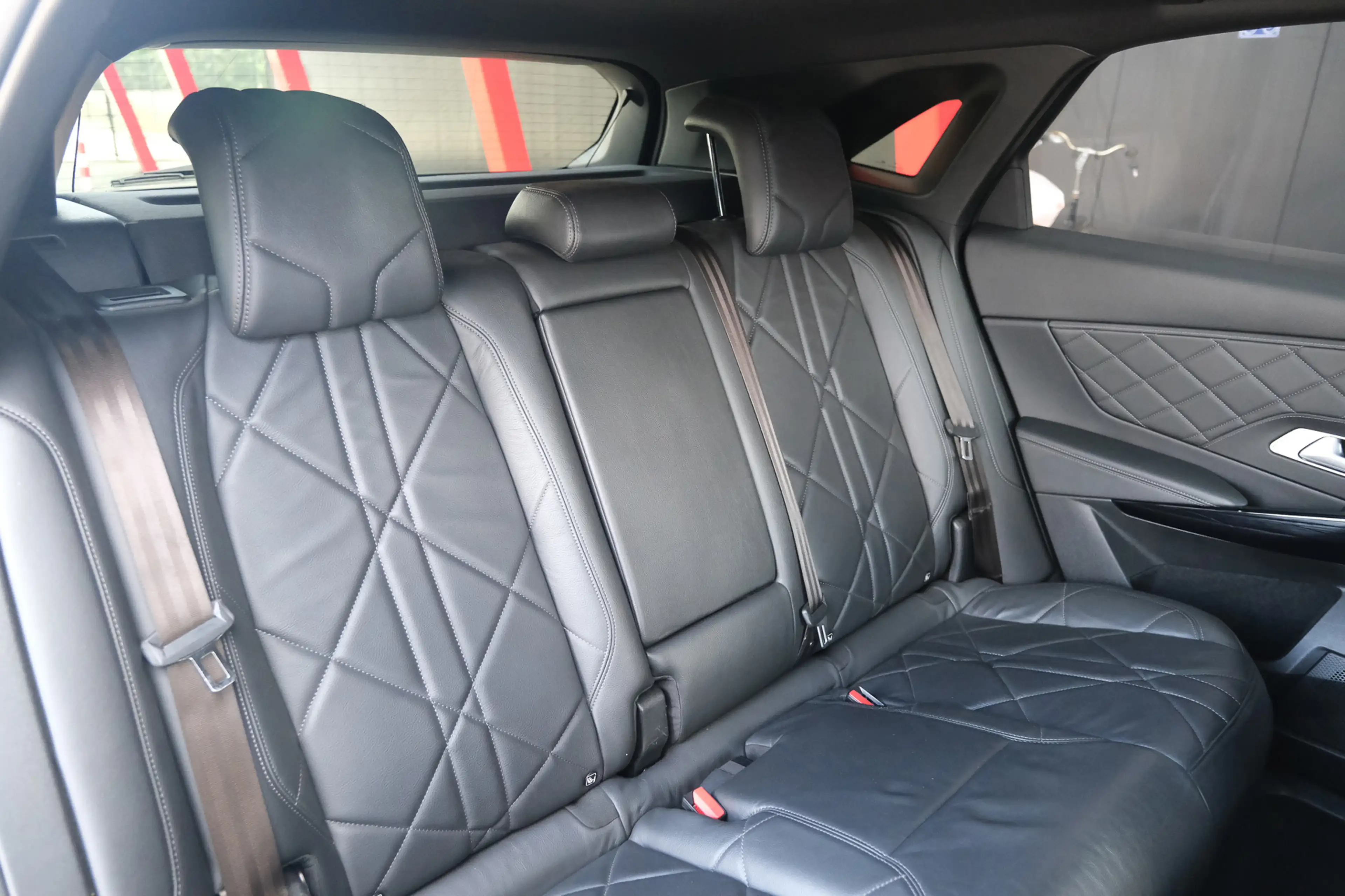 DS Automobiles DS 7 Crossback E-Tense 4x4 Be Chic — photo 33
