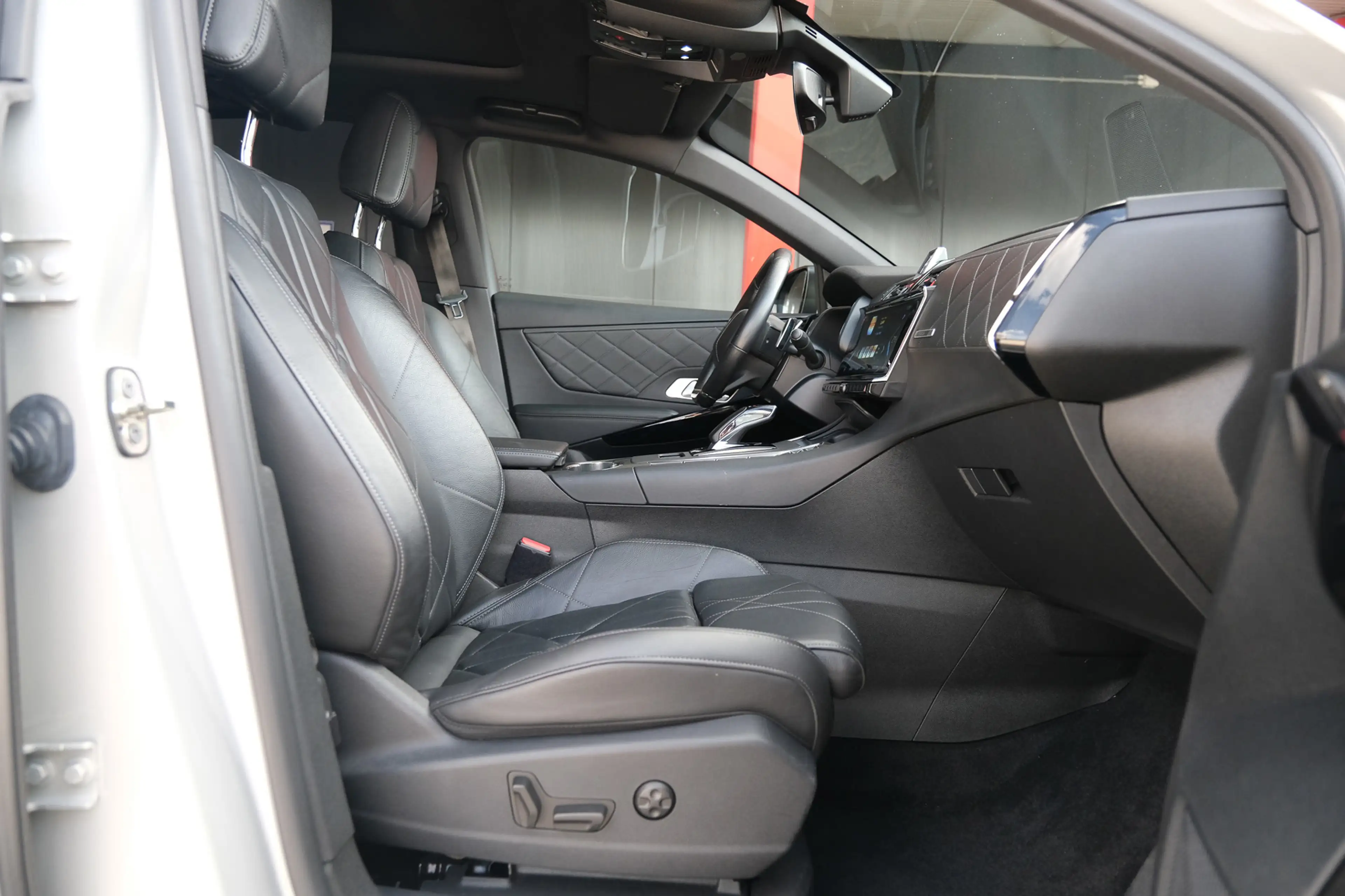 DS Automobiles DS 7 Crossback E-Tense 4x4 Be Chic — photo 29