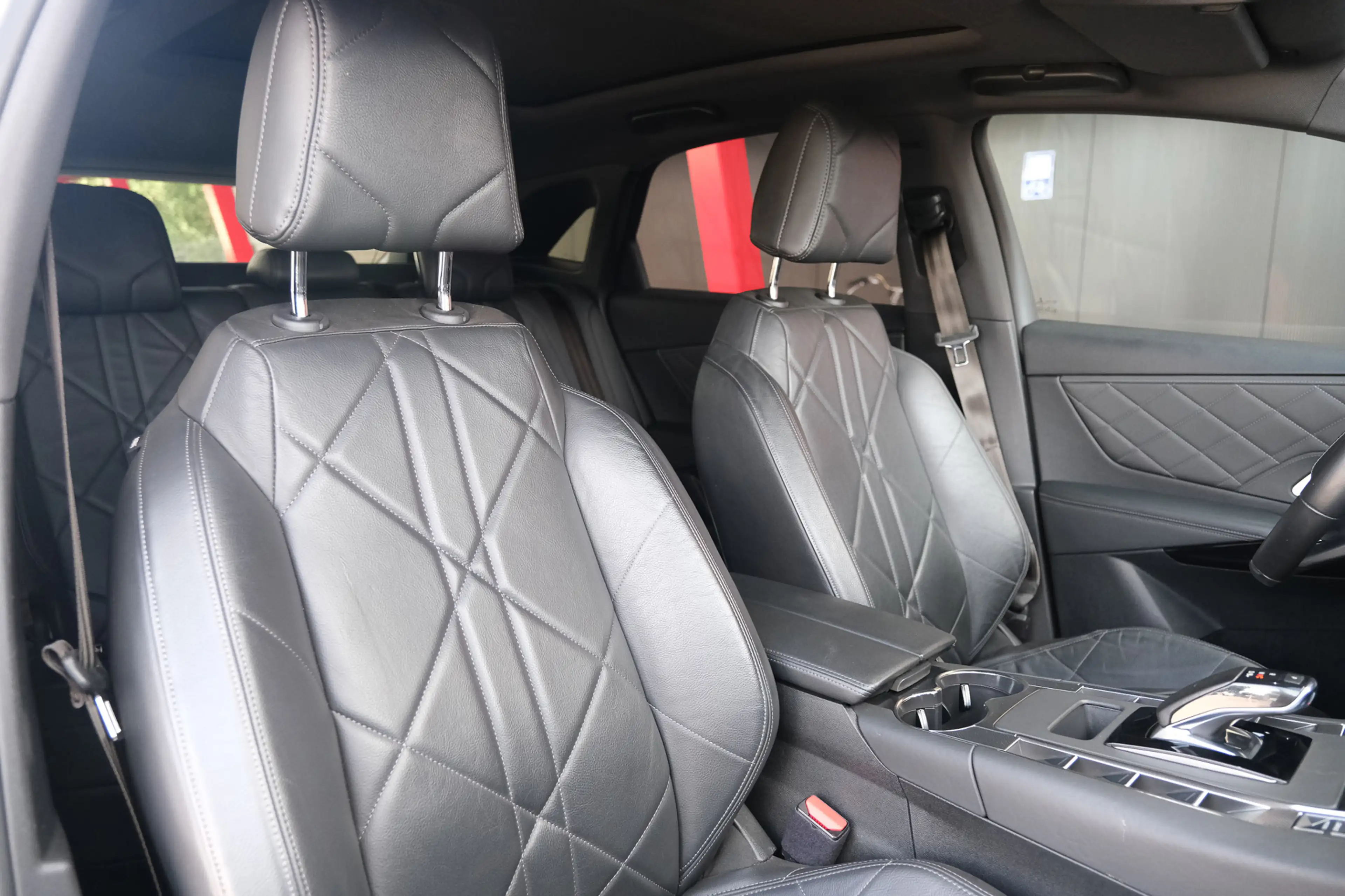 DS Automobiles DS 7 Crossback E-Tense 4x4 Be Chic — photo 30