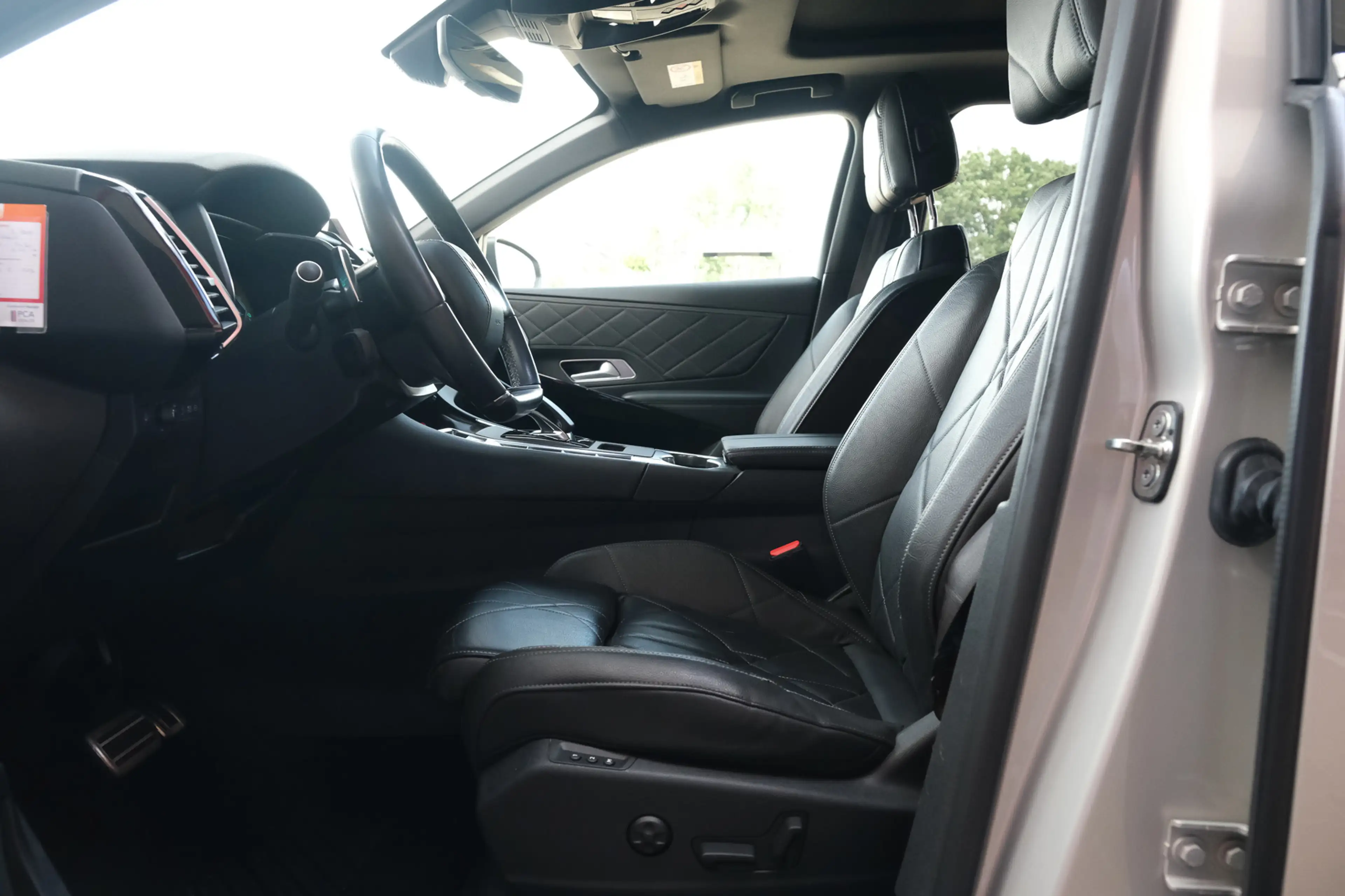 DS Automobiles DS 7 Crossback E-Tense 4x4 Be Chic — photo 27