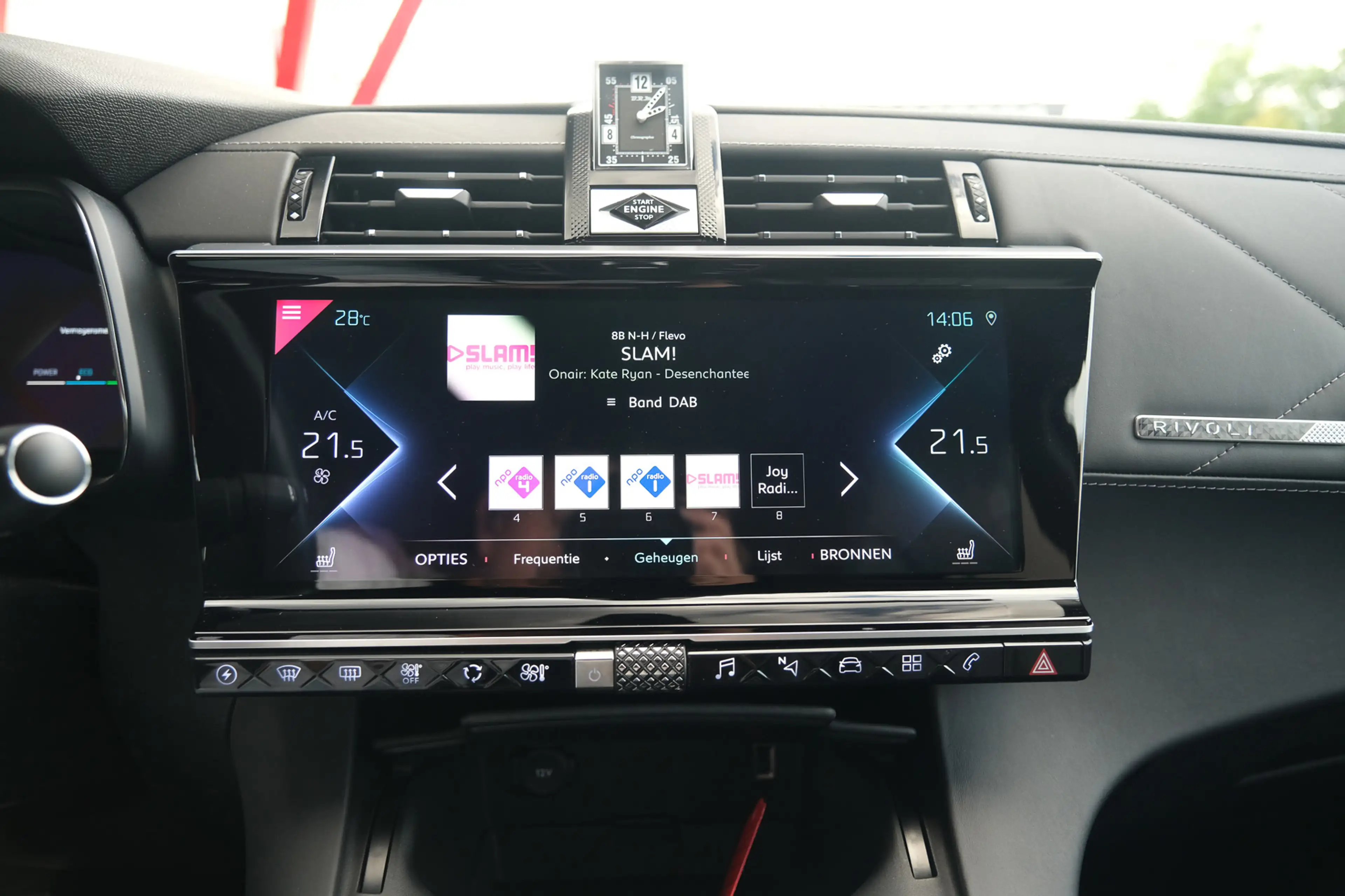 DS Automobiles DS 7 Crossback E-Tense 4x4 Be Chic — photo 10