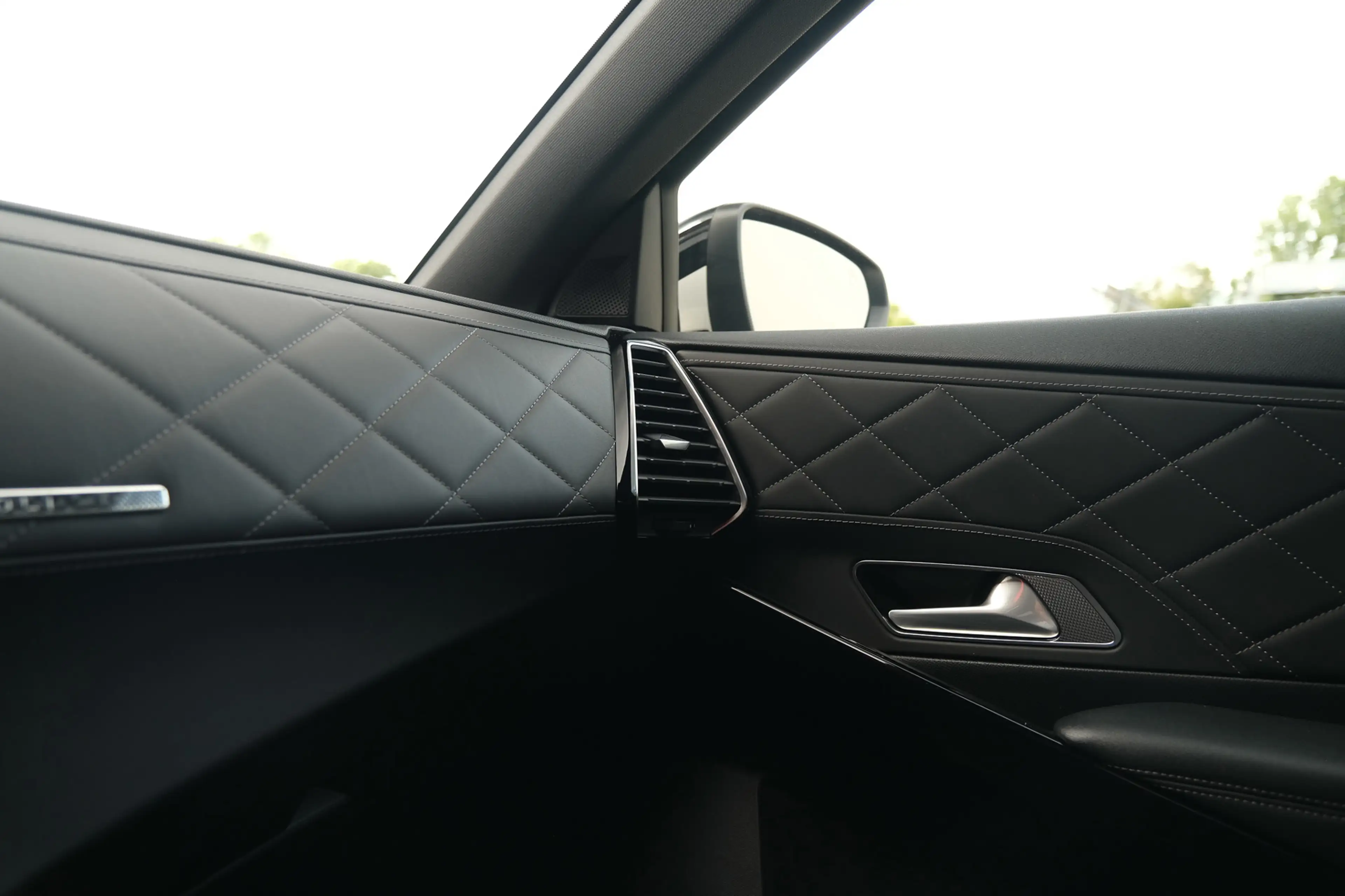 DS Automobiles DS 7 Crossback E-Tense 4x4 Be Chic — photo 21