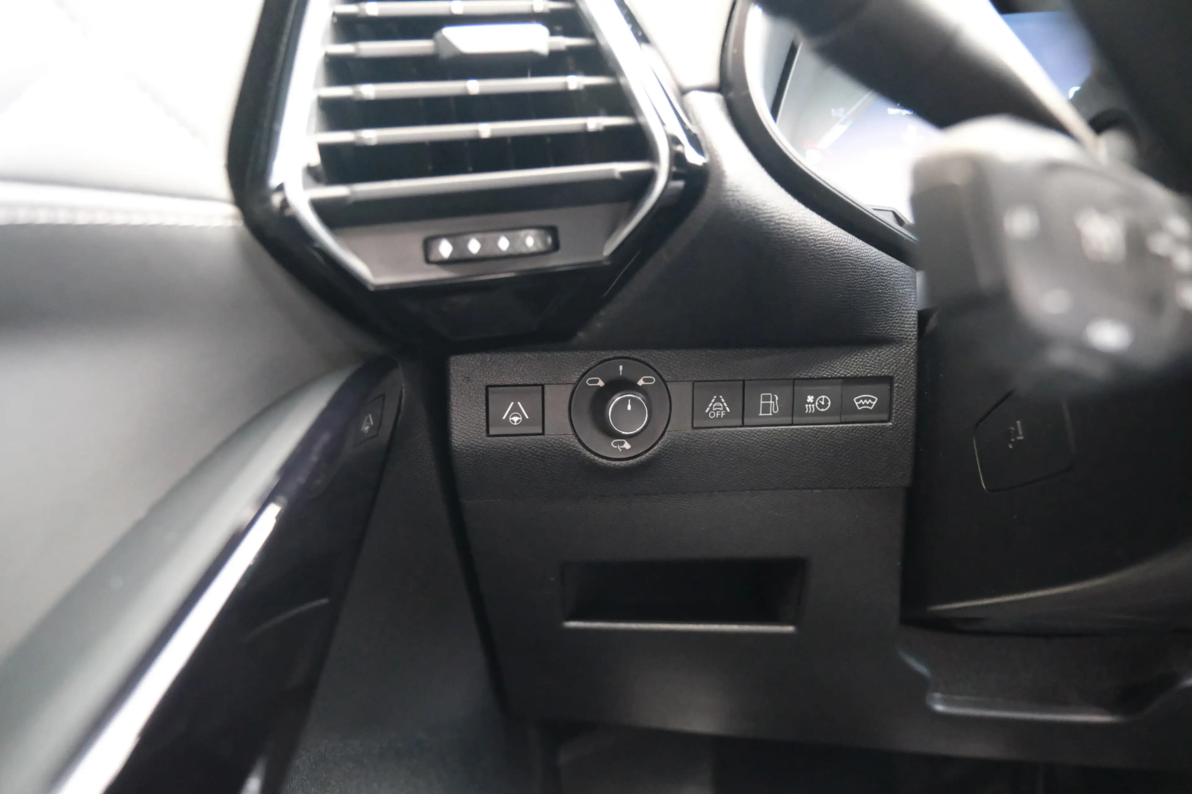 DS Automobiles DS 7 Crossback E-Tense 4x4 Be Chic — photo 20