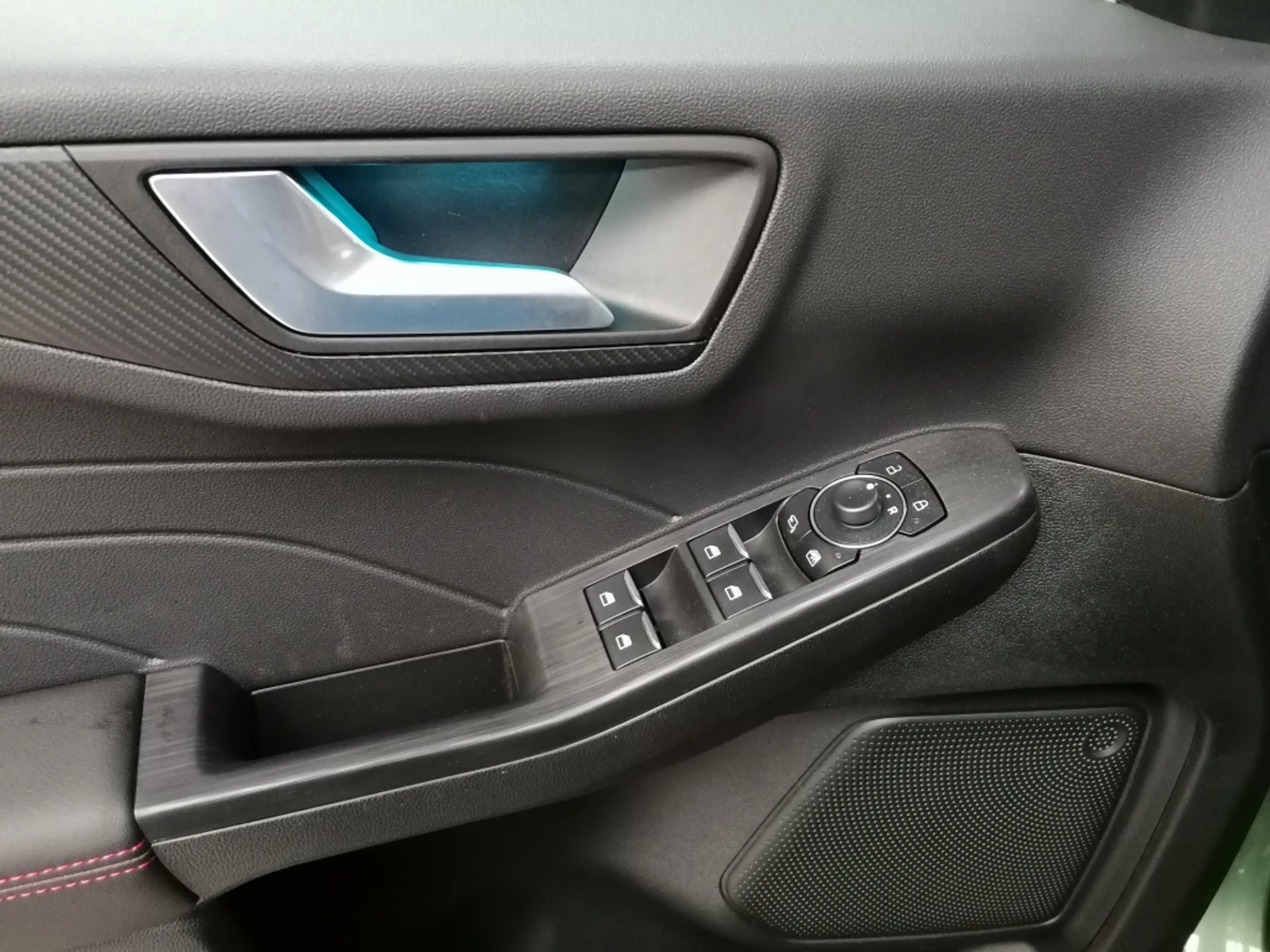 Ford Kuga 2.5 PHEV ST-Line (trekhaak) — photo 11