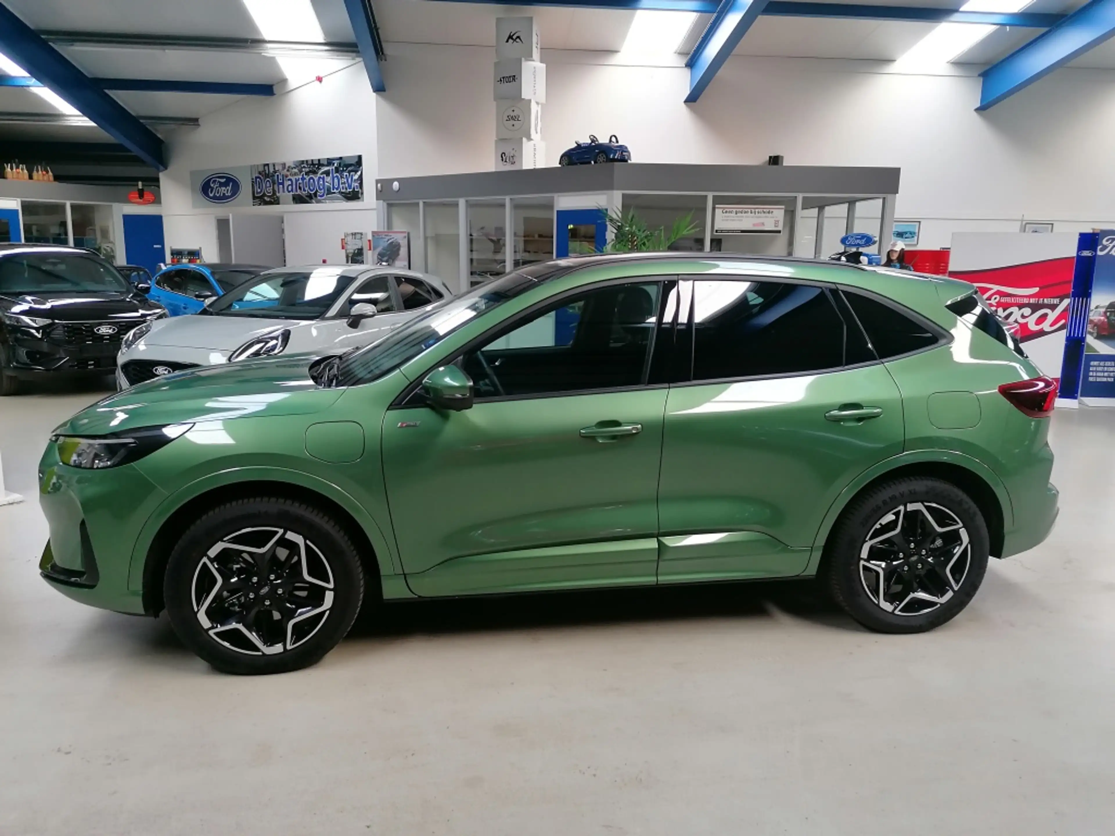 Ford Kuga 2.5 PHEV ST-Line (trekhaak) — photo 5