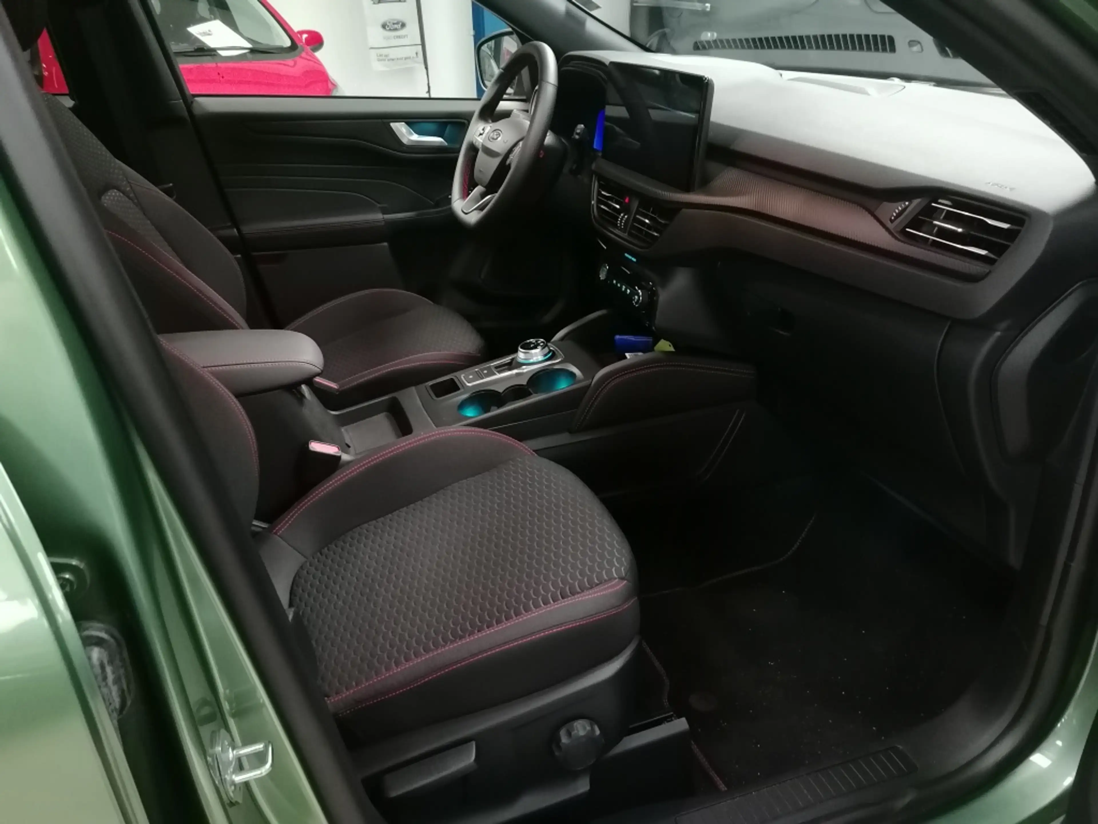 Ford Kuga 2.5 PHEV ST-Line (trekhaak) — photo 15