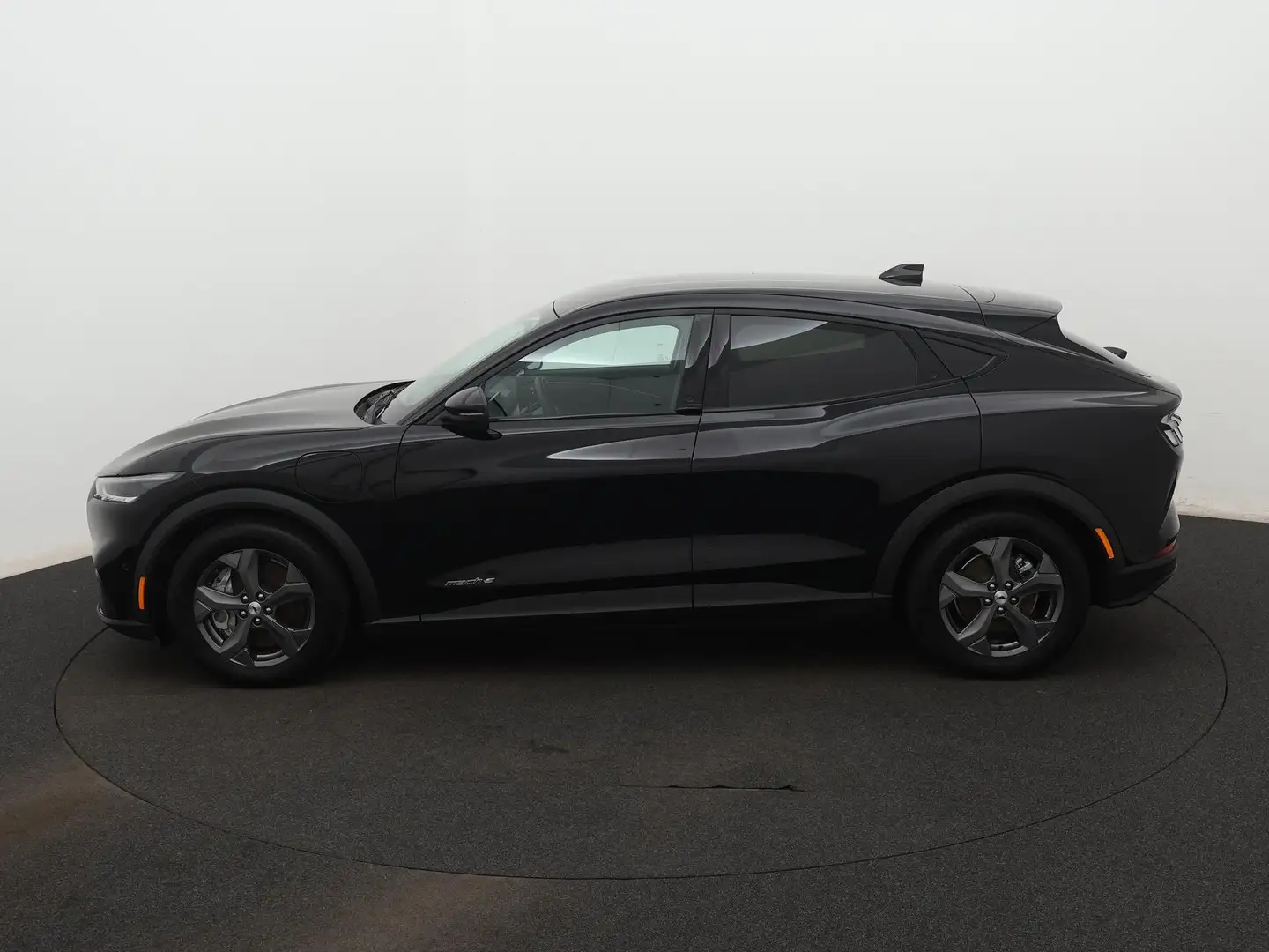 Ford Mustang Mach-E RWD 75 kWh |ACC|360 Camera|B&O AUDIO| LEDER Zwart - 2