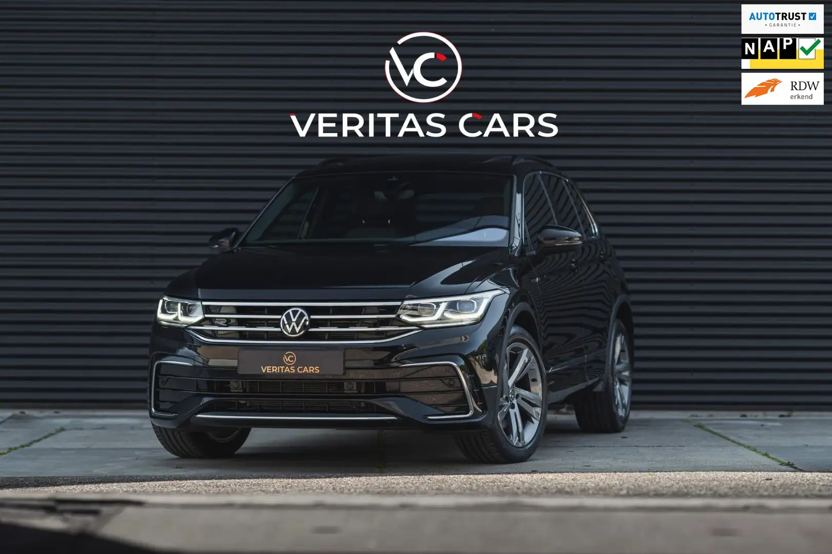 Volkswagen Tiguan 2.0 TDI R-Line 4Motion 200PK DSG|Pano|IQ Light|H&K Schwarz - 1