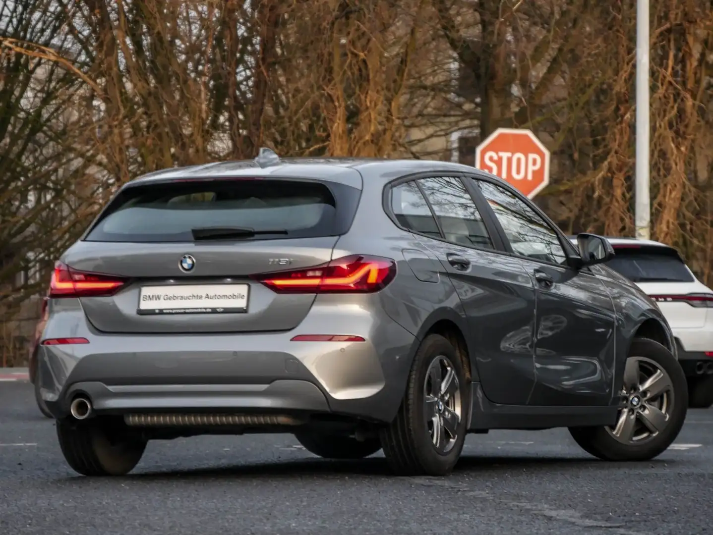 BMW 118 i ADVANTAGE+DA+LED+MEMORY+LC PROF Grau - 2