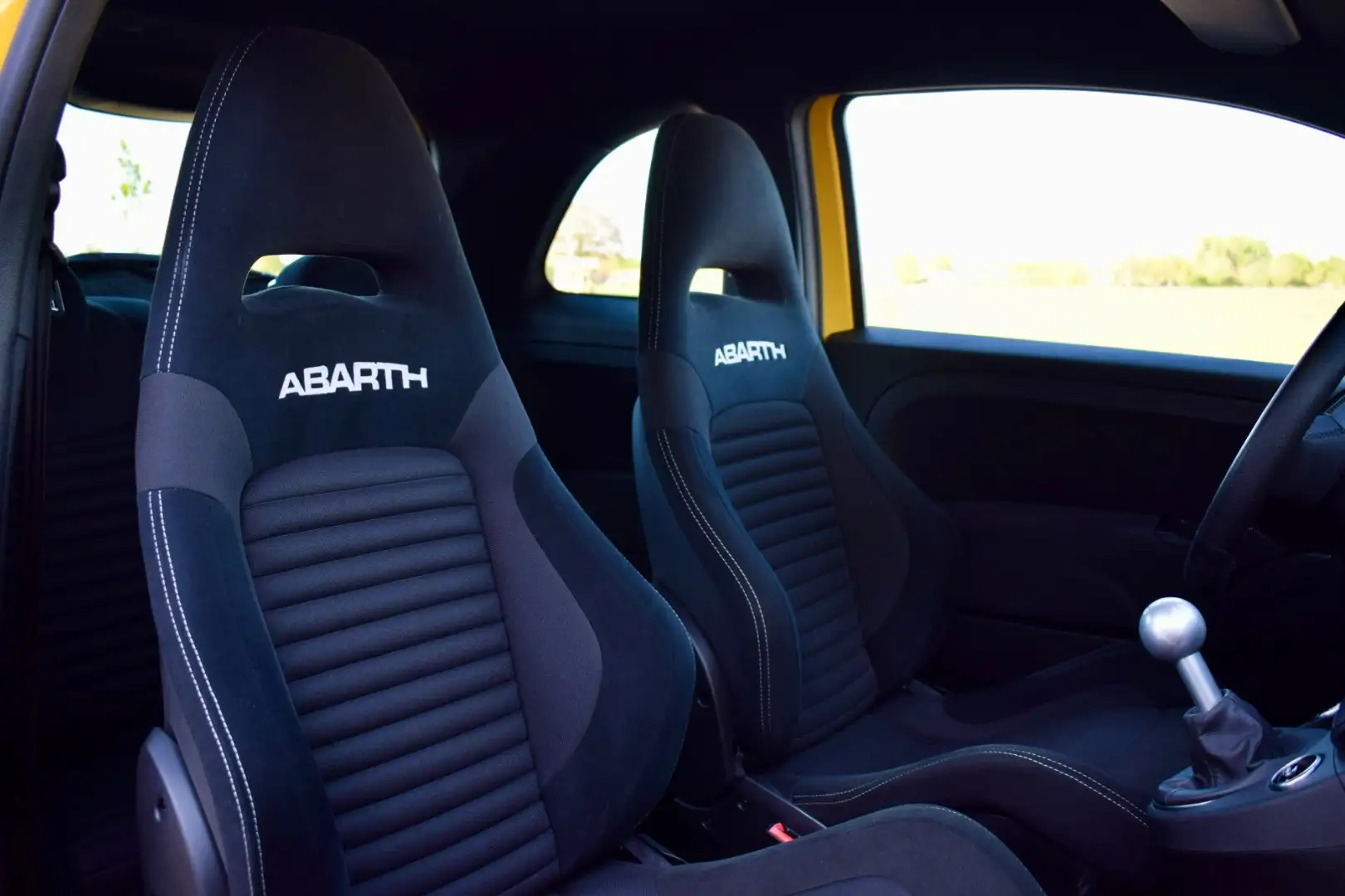 Abarth 595 Competizione 1.4T, Beats/Sabelt/CarPlay/Giallo/PDC/Monza/NEW CONDITION Gelb - 2