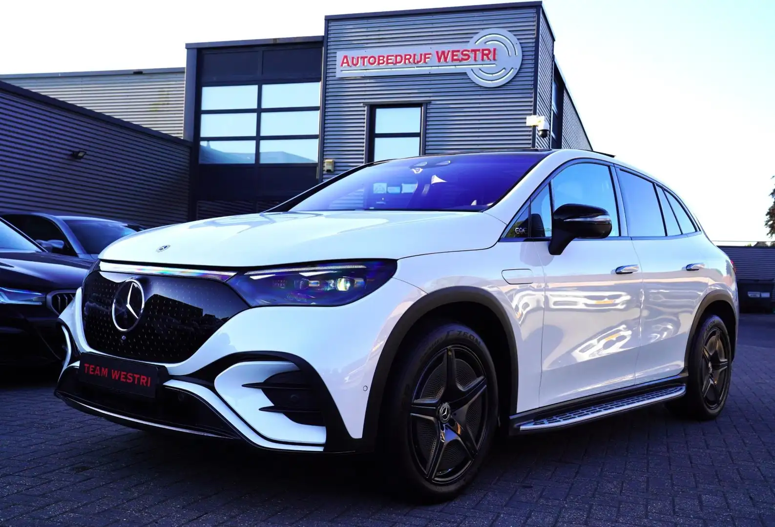 Mercedes-Benz EQE SUV 500 4Matic AMG Line 91 kWh | Panorama | Trekhaak | Wit - 1