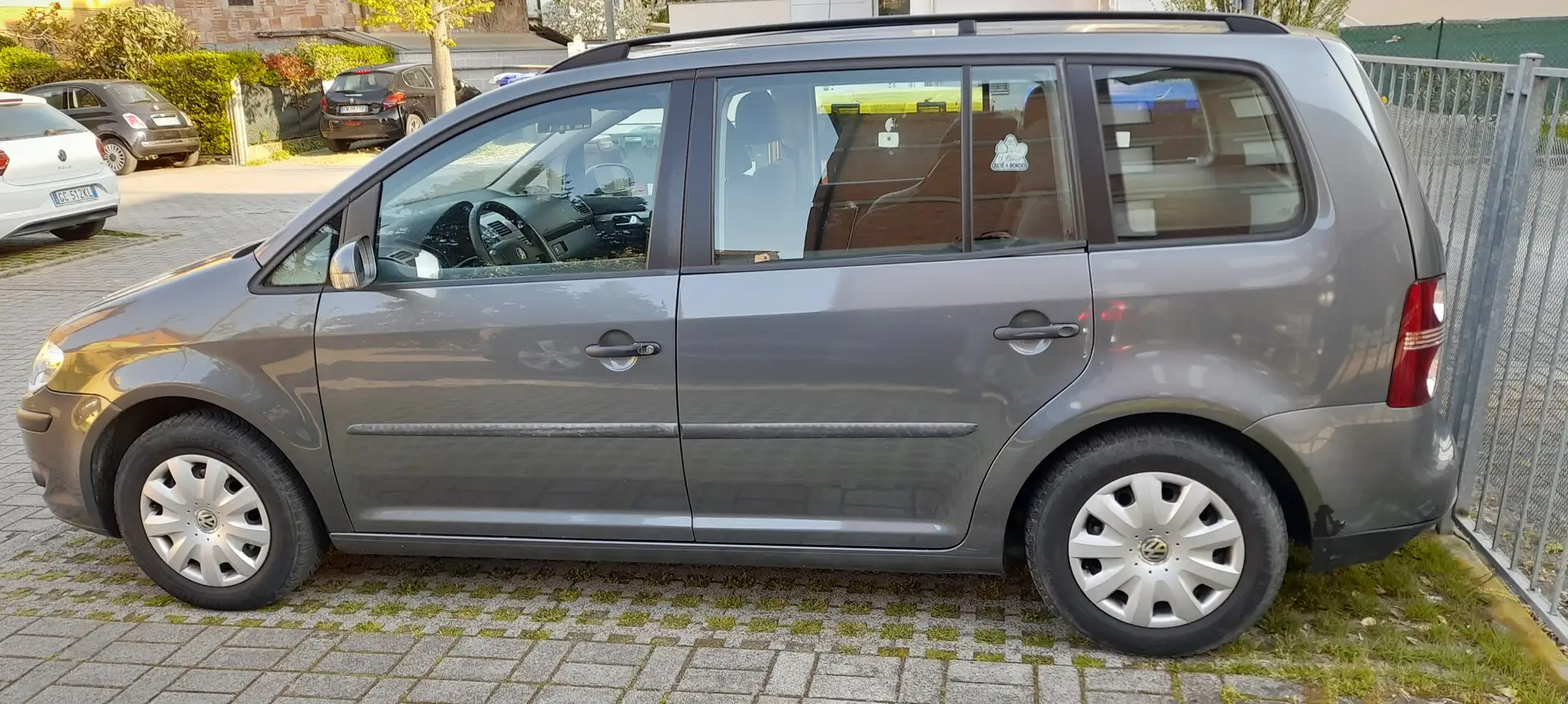 Volkswagen Touran Gri - 2