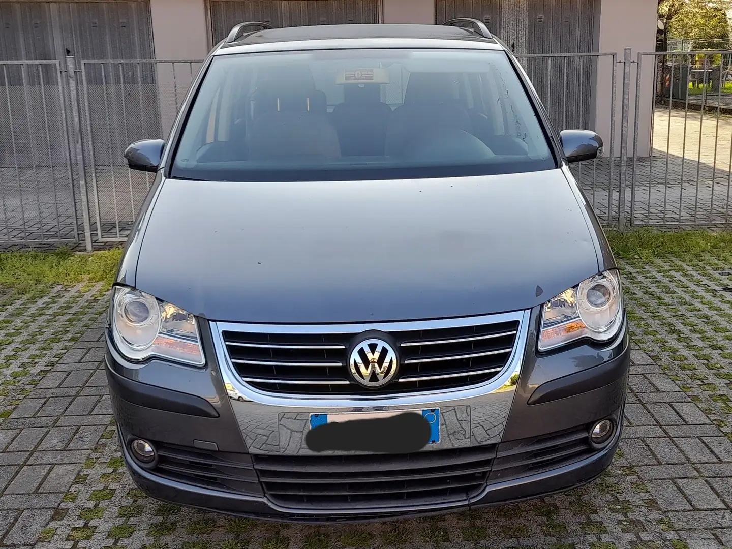 Volkswagen Touran Gri - 1