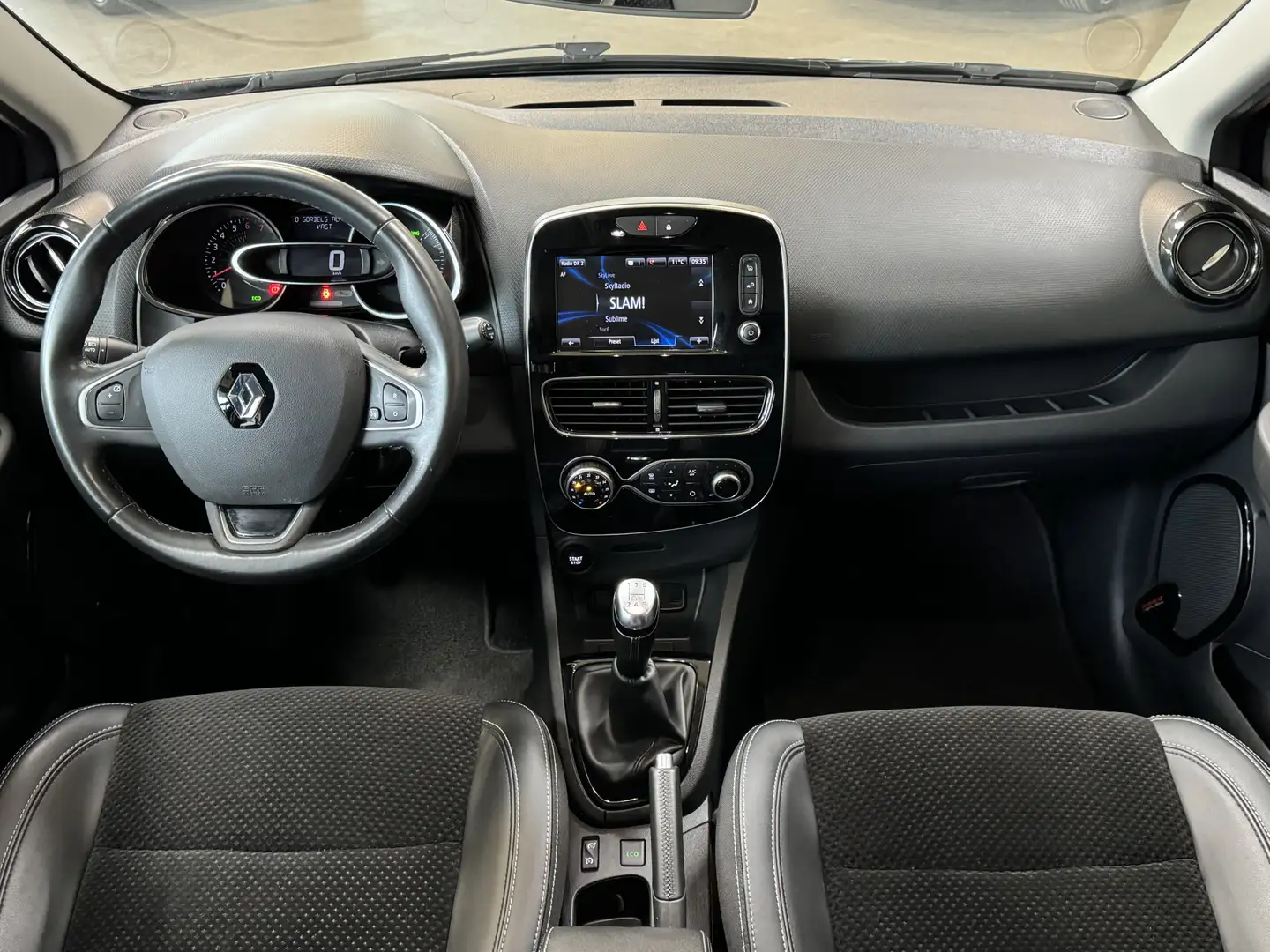 Renault Clio Estate 0.9 TCe 90pk, 2018, Intens, R-Link Navi, Ca Schwarz - 2