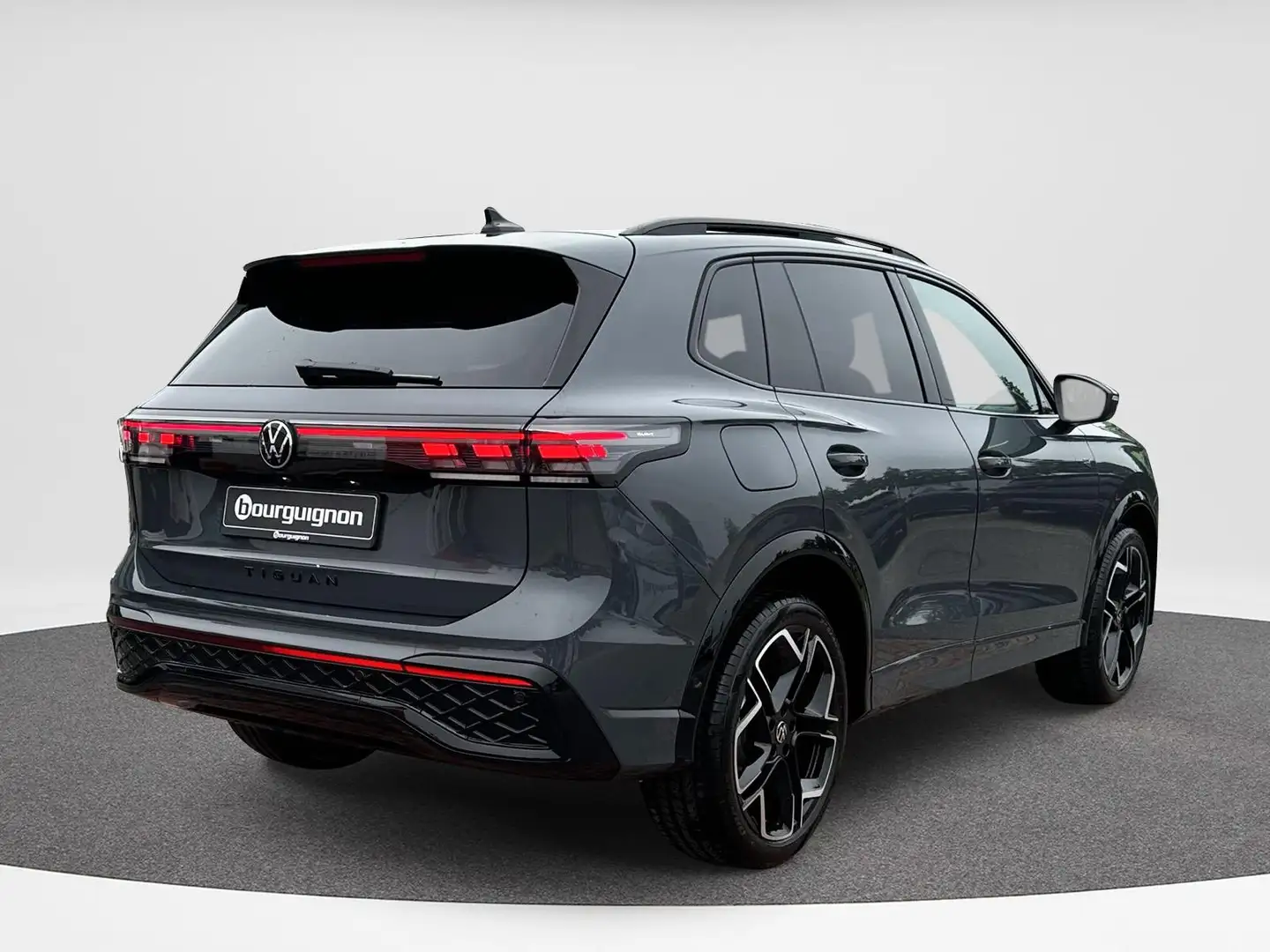 Volkswagen Tiguan 1.5 TSI 150 pk R-Line | Pano Dak | ERGO | Trekhaak Gris - 2