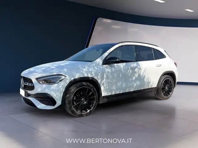 Mercedes-Benz GLA view 15