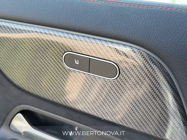 Mercedes-Benz GLA view 9