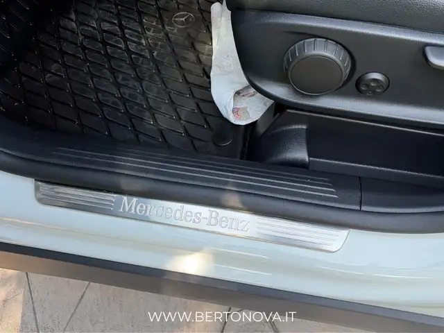 Mercedes-Benz GLA view 12