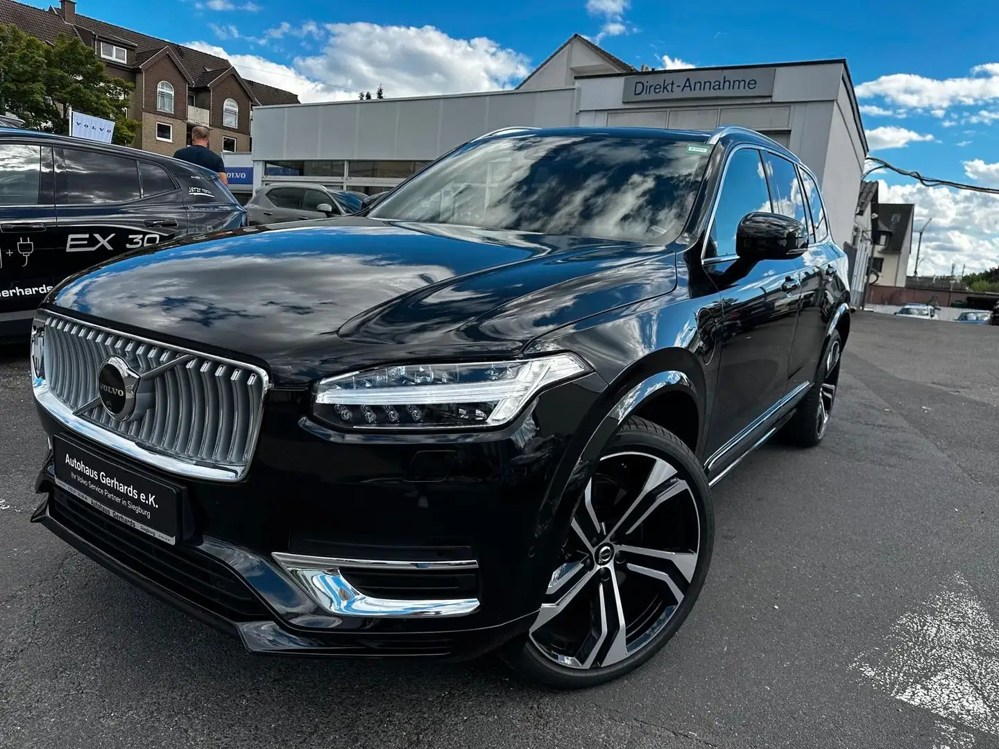 Volvo XC90 T8 AWD Ultra 22"Pano,Luftf,AHK,360°,HUB,Mas Schwarz - 1