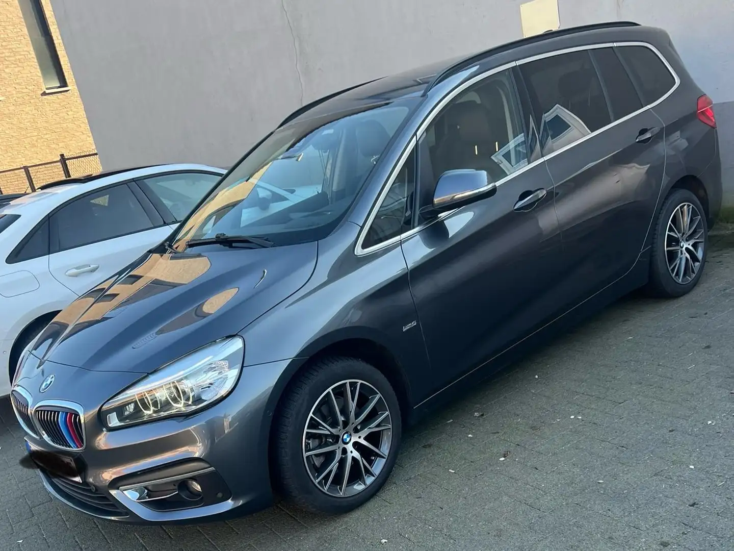 BMW 218 218d Gran Tourer xDrive Luxury Line 7 zitplaatsen Grijs - 1