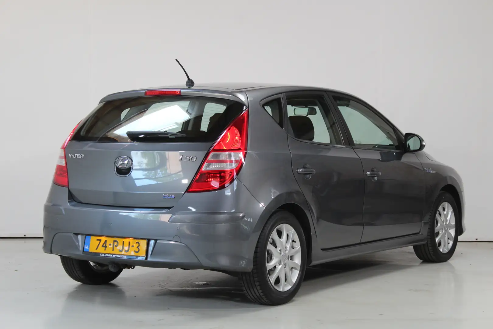 Hyundai i30 1.6i i-Motion Business Airco | Cruise | 100% onder Grey - 2
