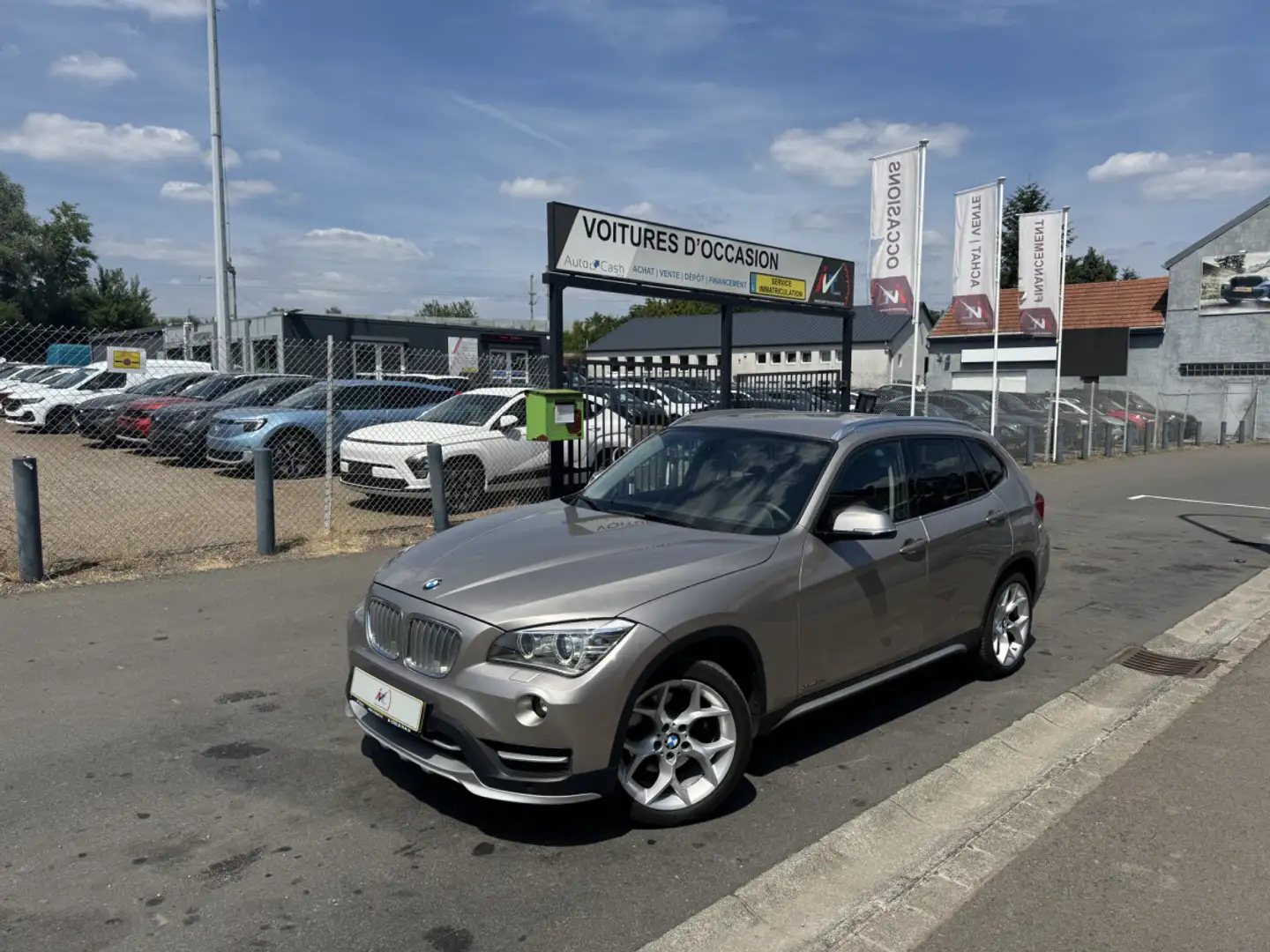 BMW X1 18dA Xdrive 143 X-LINE Gris - 1
