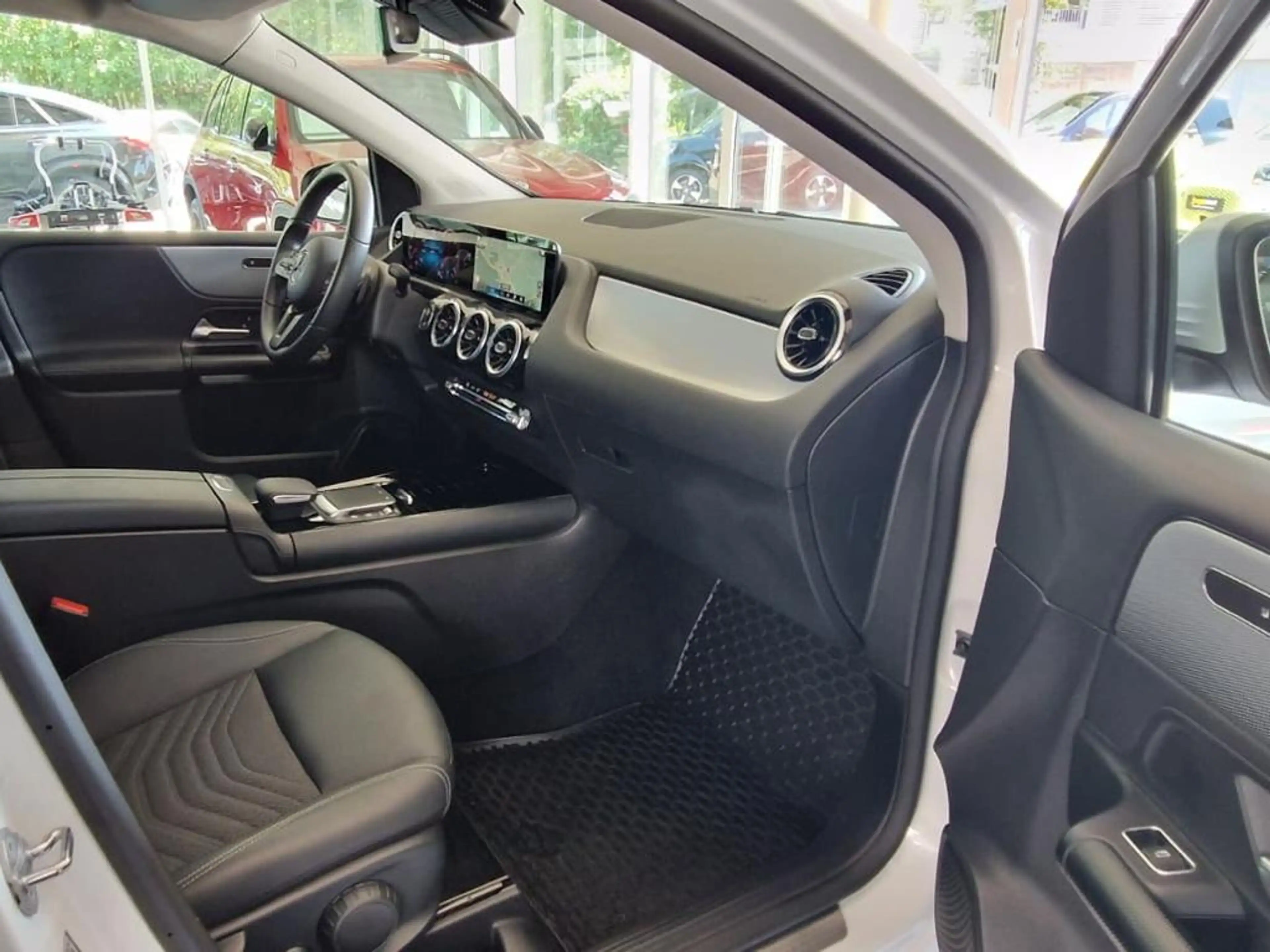 Mercedes-Benz B 220 d Style MBUX dunkleScheiben Kamera LED — photo 11