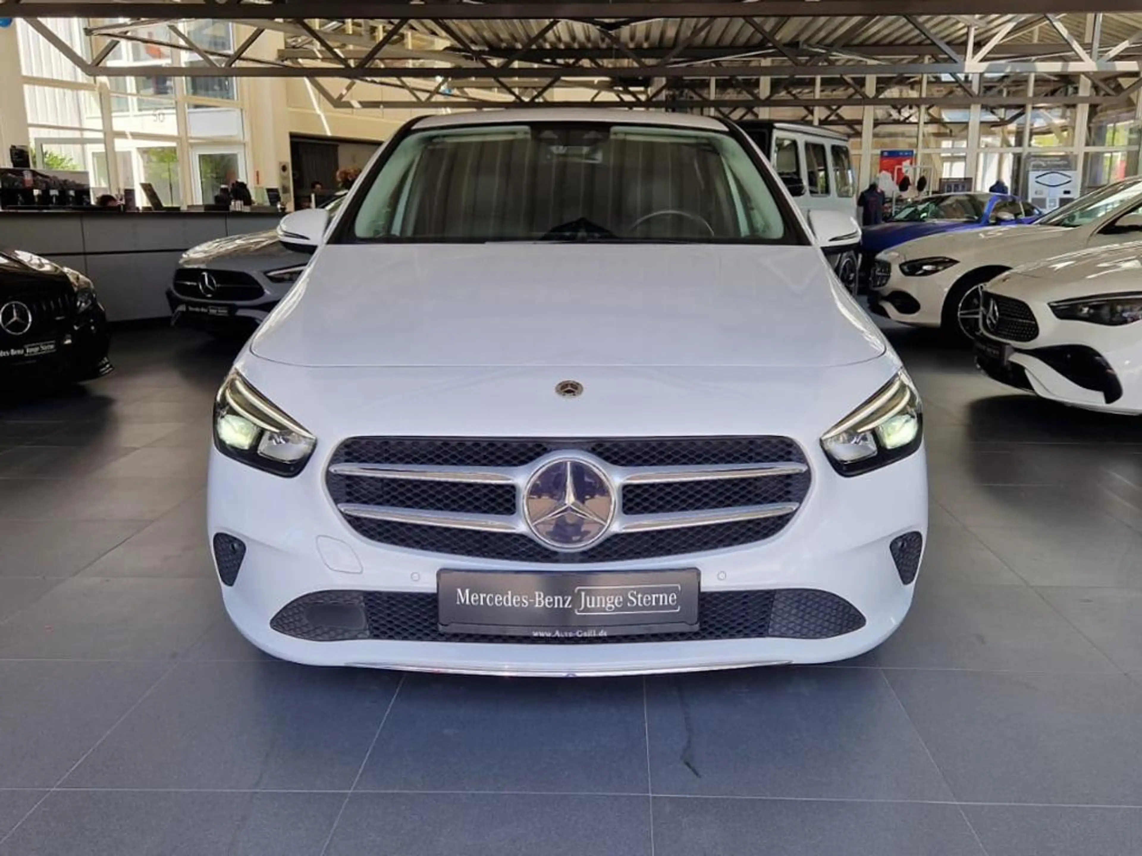 Mercedes-Benz B 220 d Style MBUX dunkleScheiben Kamera LED — photo 3