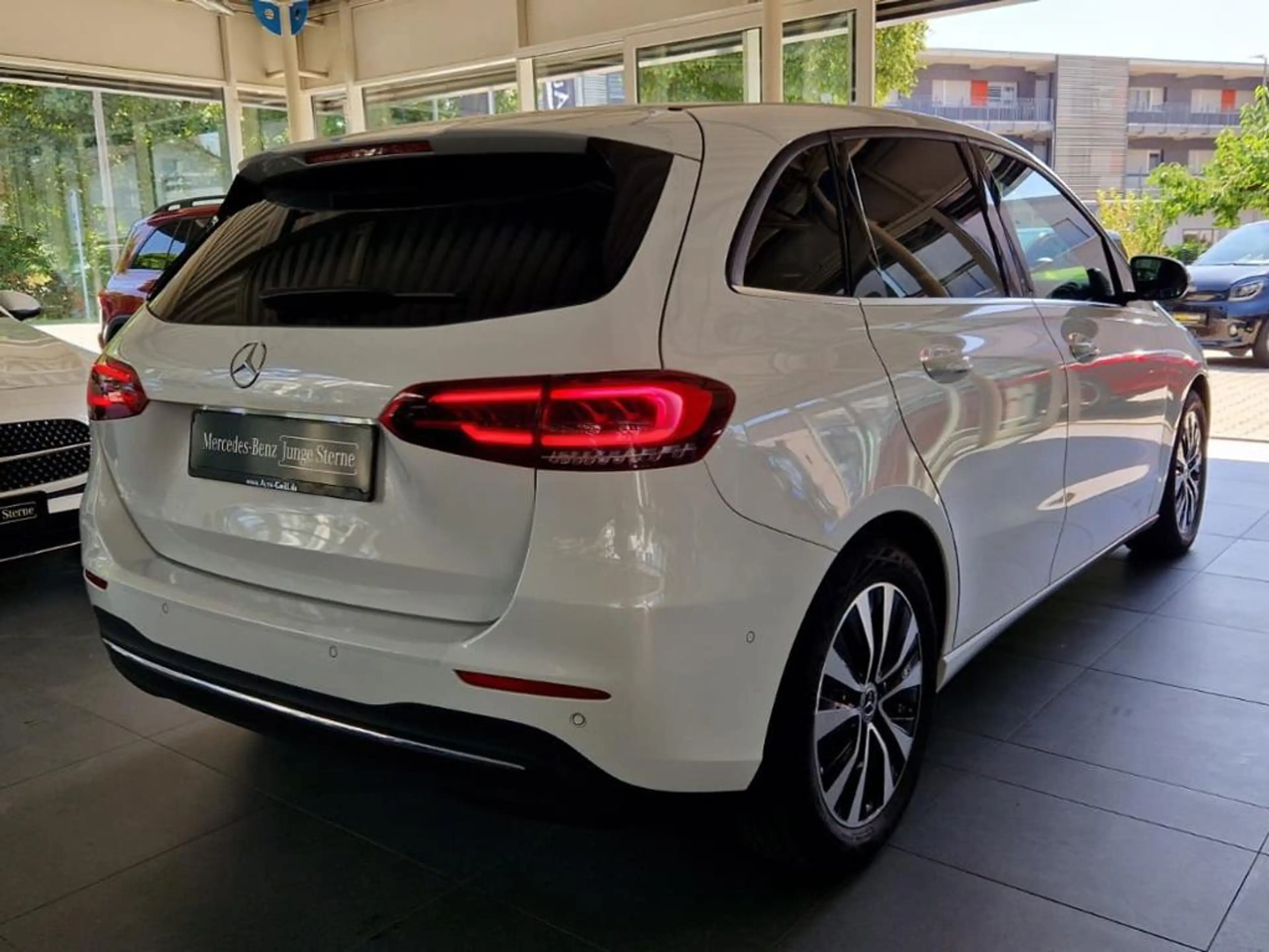 Mercedes-Benz B 220 d Style MBUX dunkleScheiben Kamera LED — photo 5