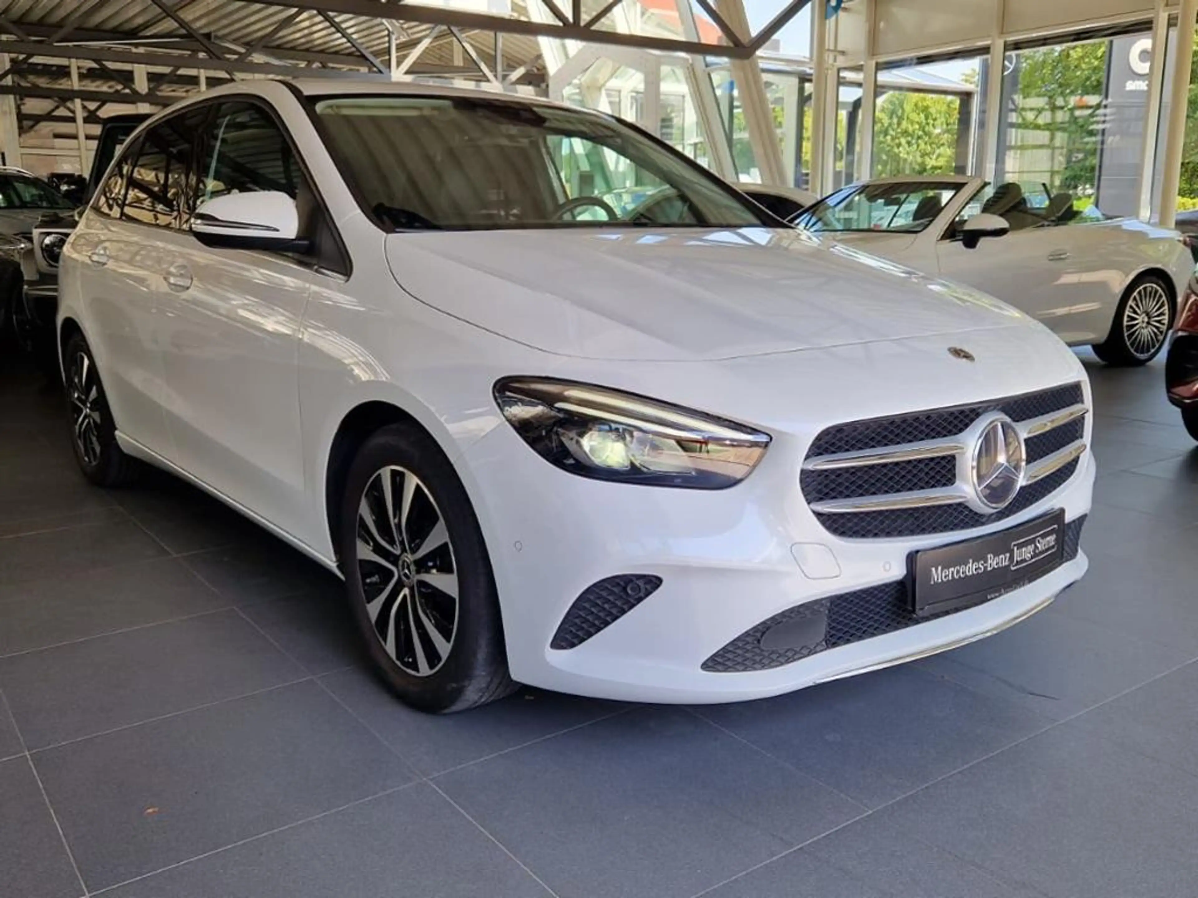 Mercedes-Benz B 220 d Style MBUX dunkleScheiben Kamera LED — photo 4