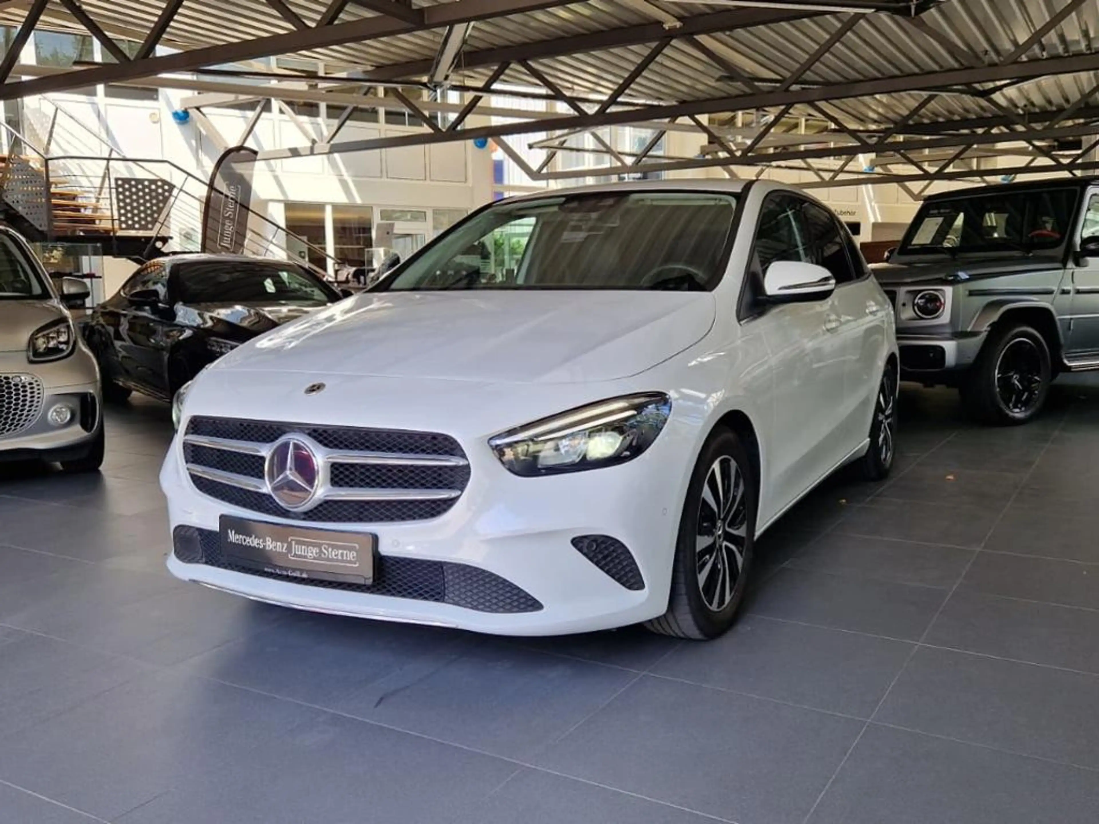 Mercedes-Benz B 220 d Style MBUX dunkleScheiben Kamera LED — photo 2