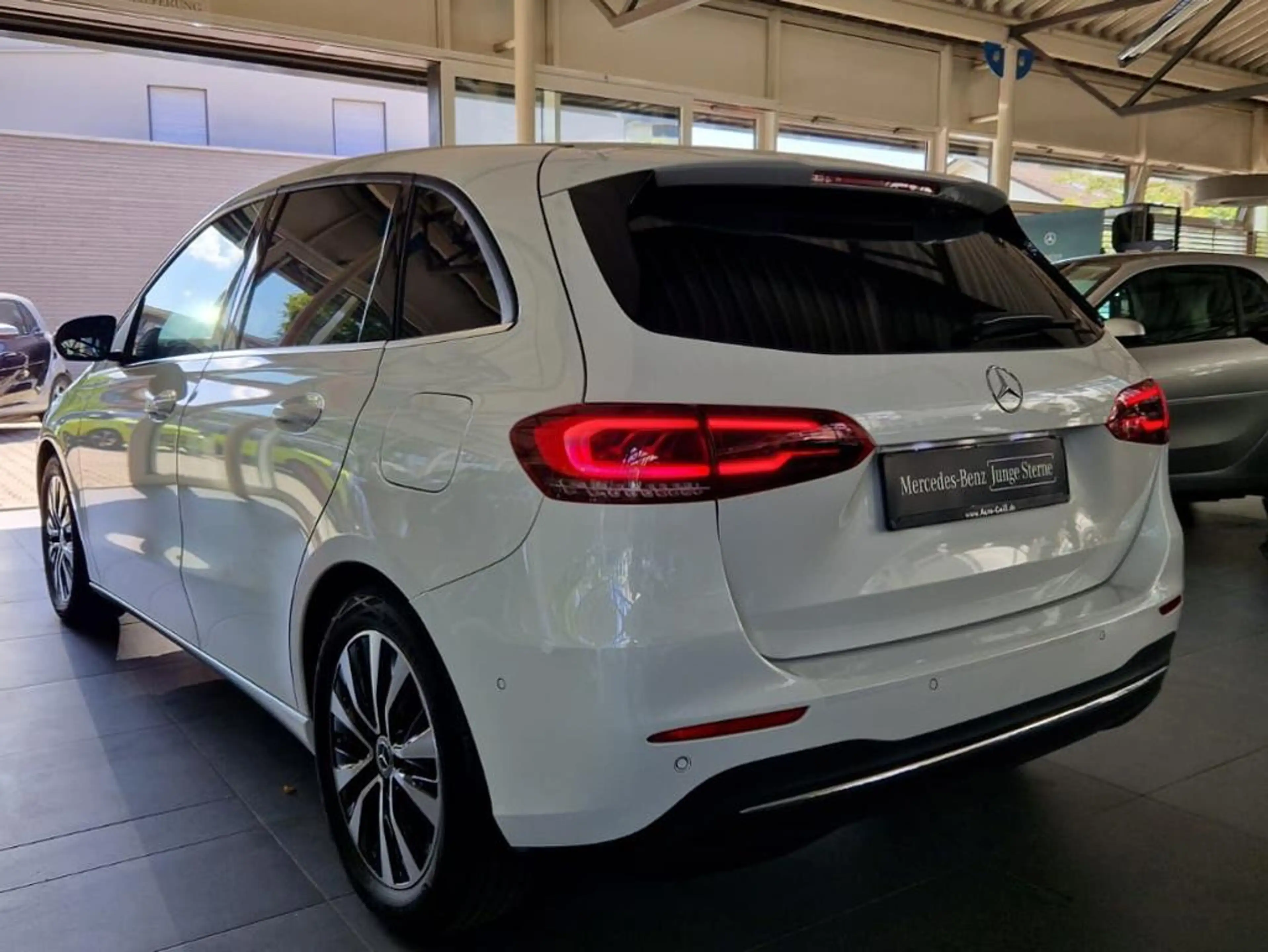Mercedes-Benz B 220 d Style MBUX dunkleScheiben Kamera LED — photo 7