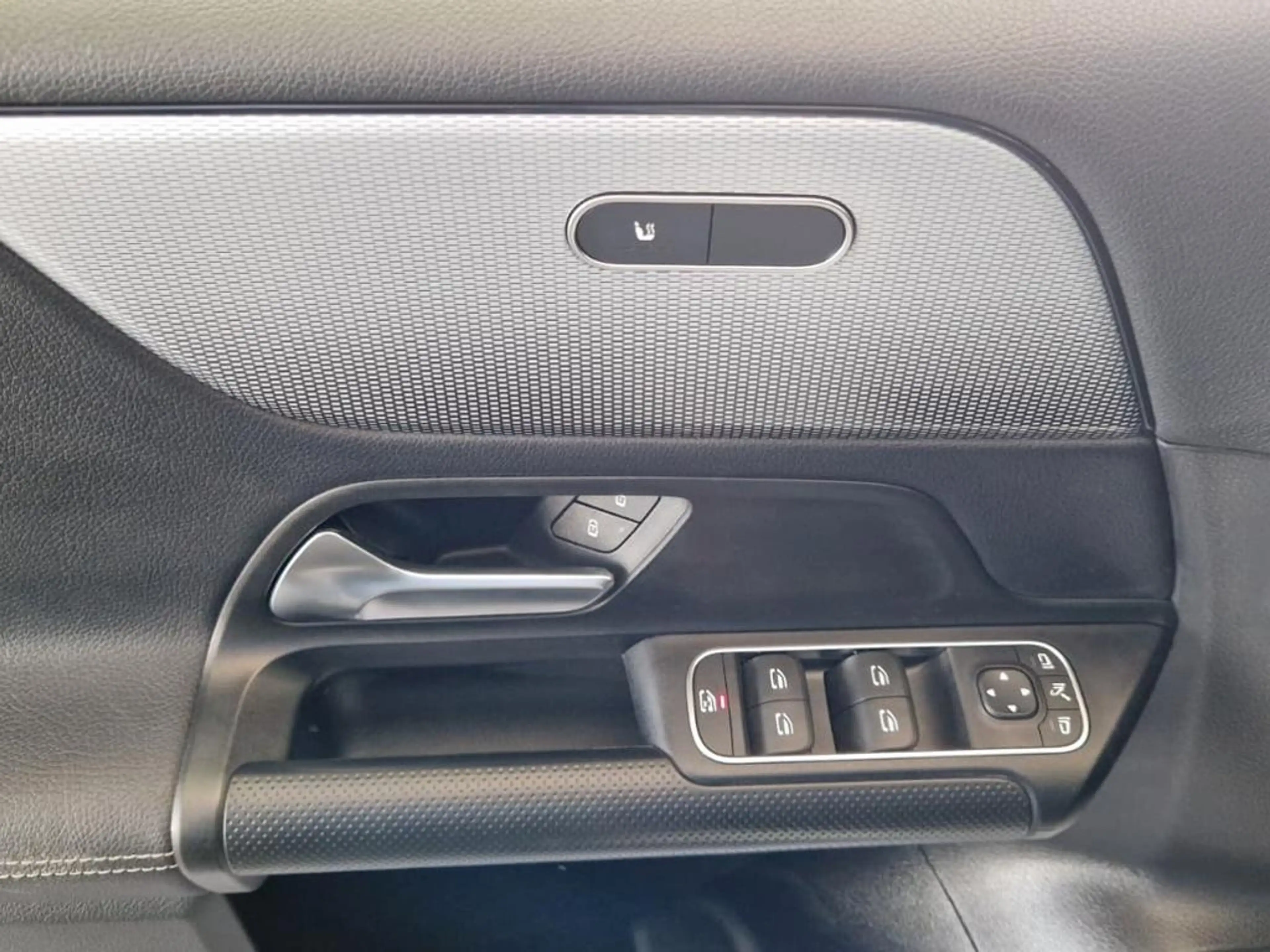 Mercedes-Benz B 220 d Style MBUX dunkleScheiben Kamera LED — photo 9