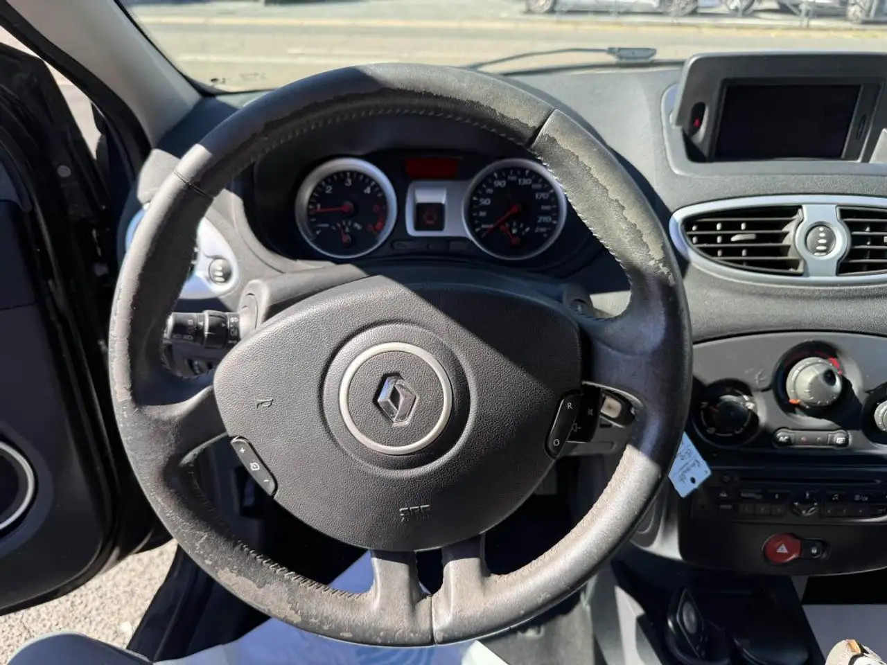 Renault Clio Citadine 5 portes — photo 43
