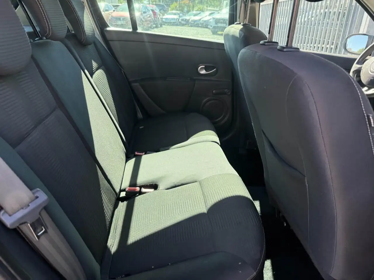 Renault Clio Citadine 5 portes — photo 33