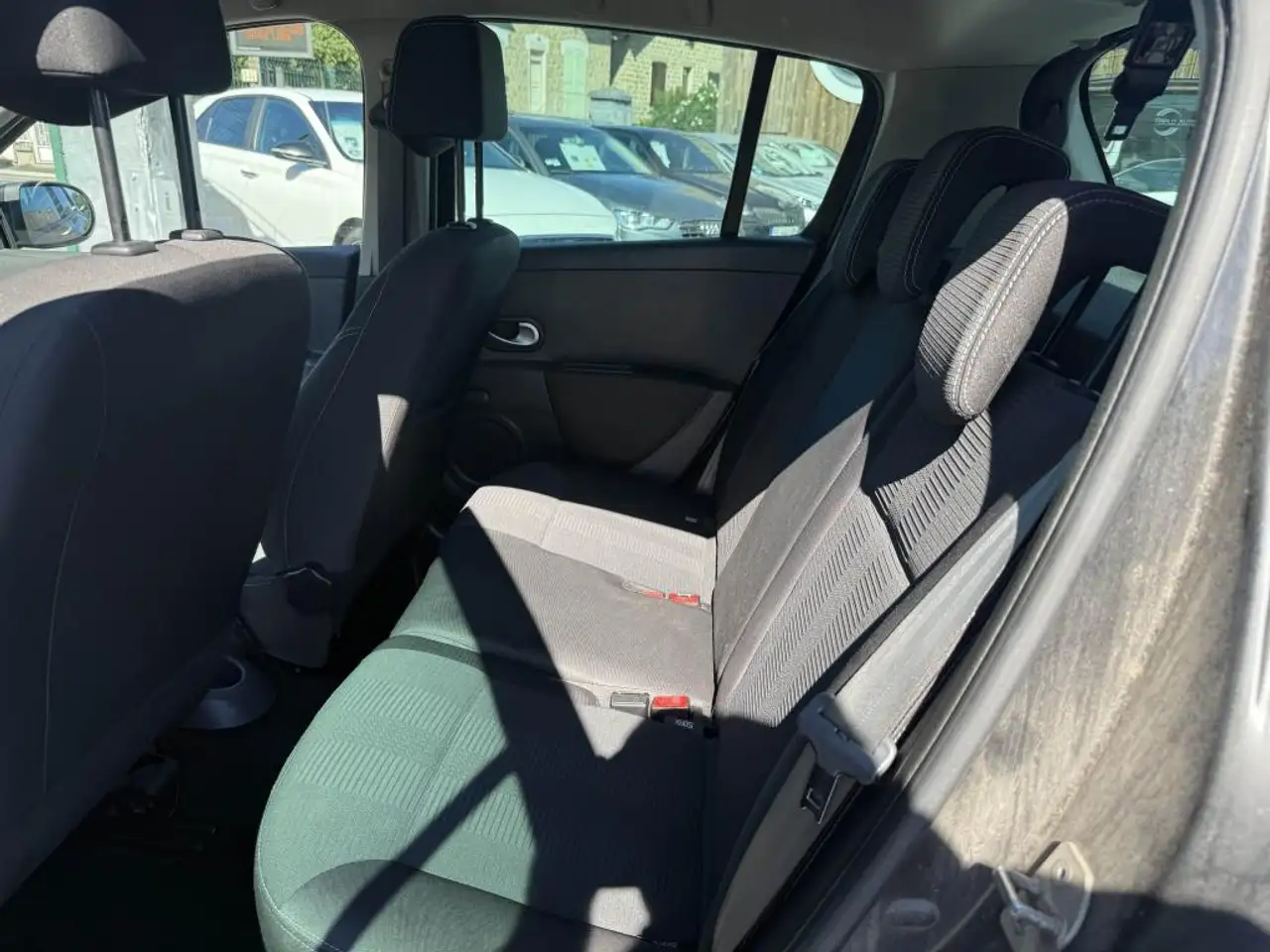 Renault Clio Citadine 5 portes — photo 37