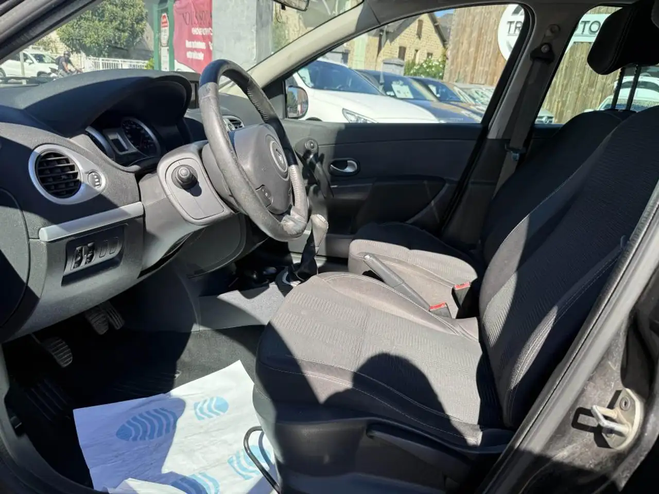 Renault Clio Citadine 5 portes — photo 45