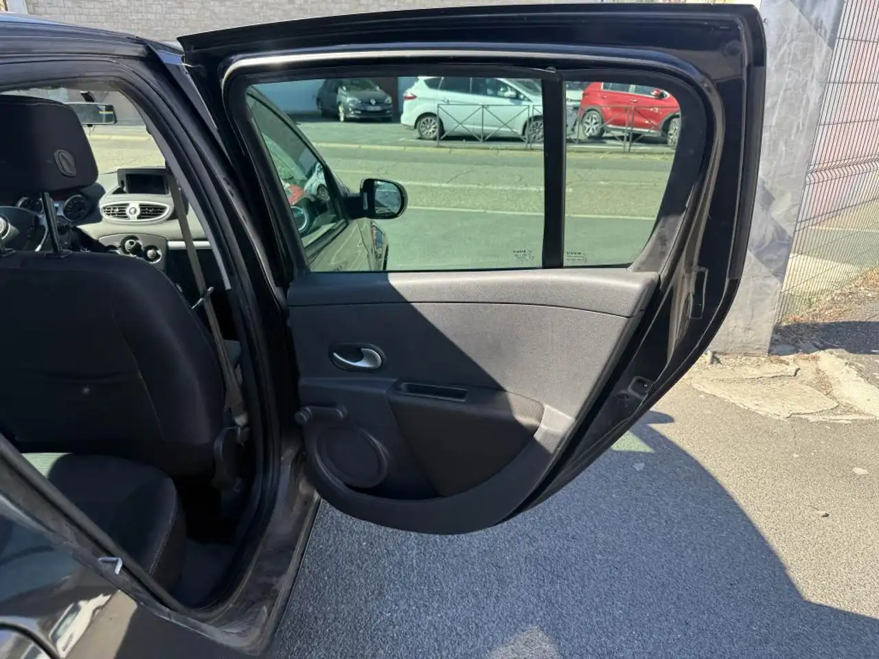 Renault Clio Citadine 5 portes — photo 29