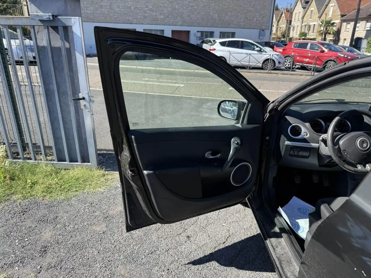 Renault Clio Citadine 5 portes — photo 41