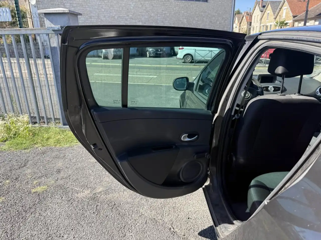 Renault Clio Citadine 5 portes — photo 39