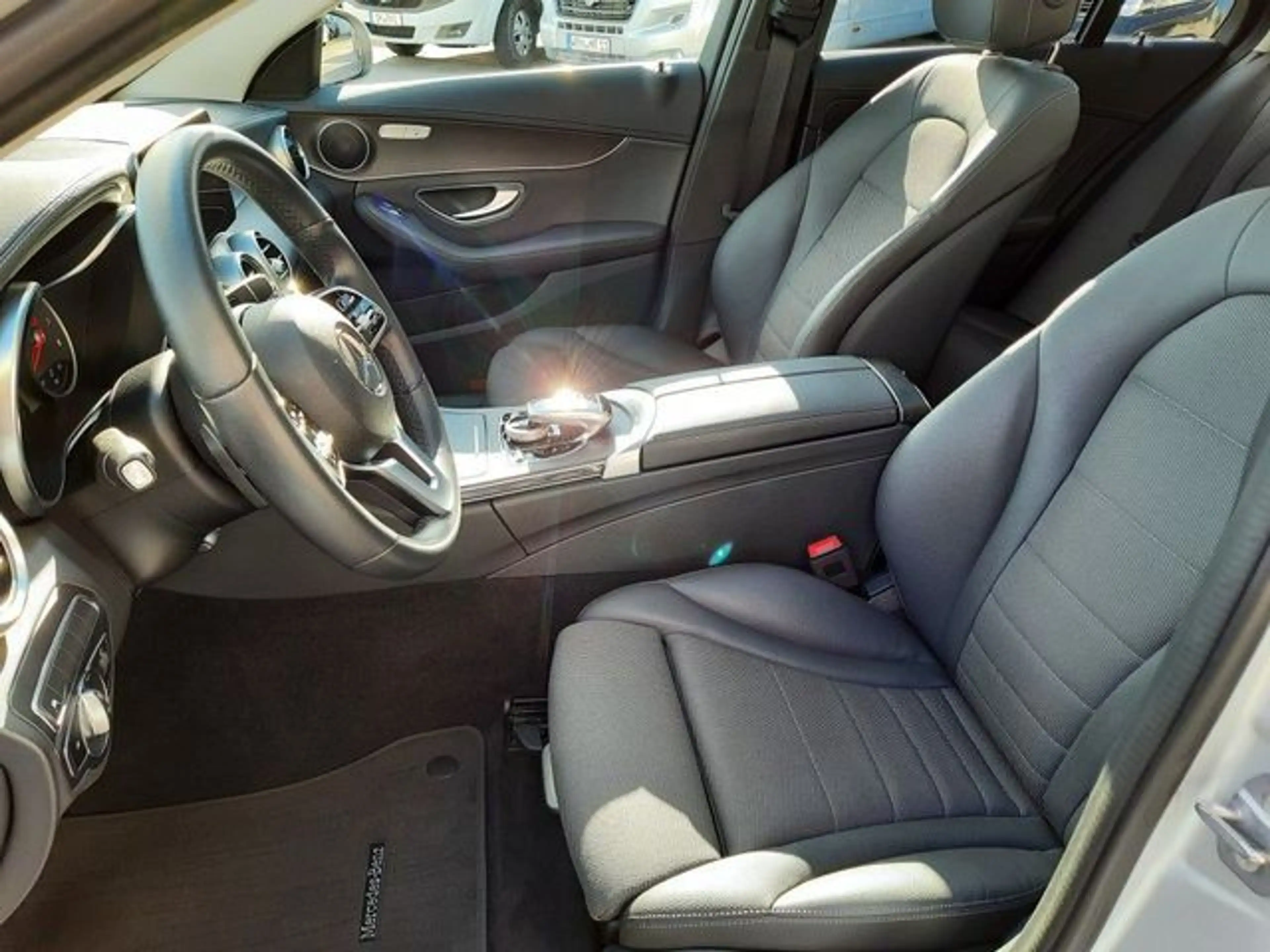 Mercedes-Benz C 400 4Matic 9G-TRONIC AMG Line.NAVI.Kamera.LED — photo 6