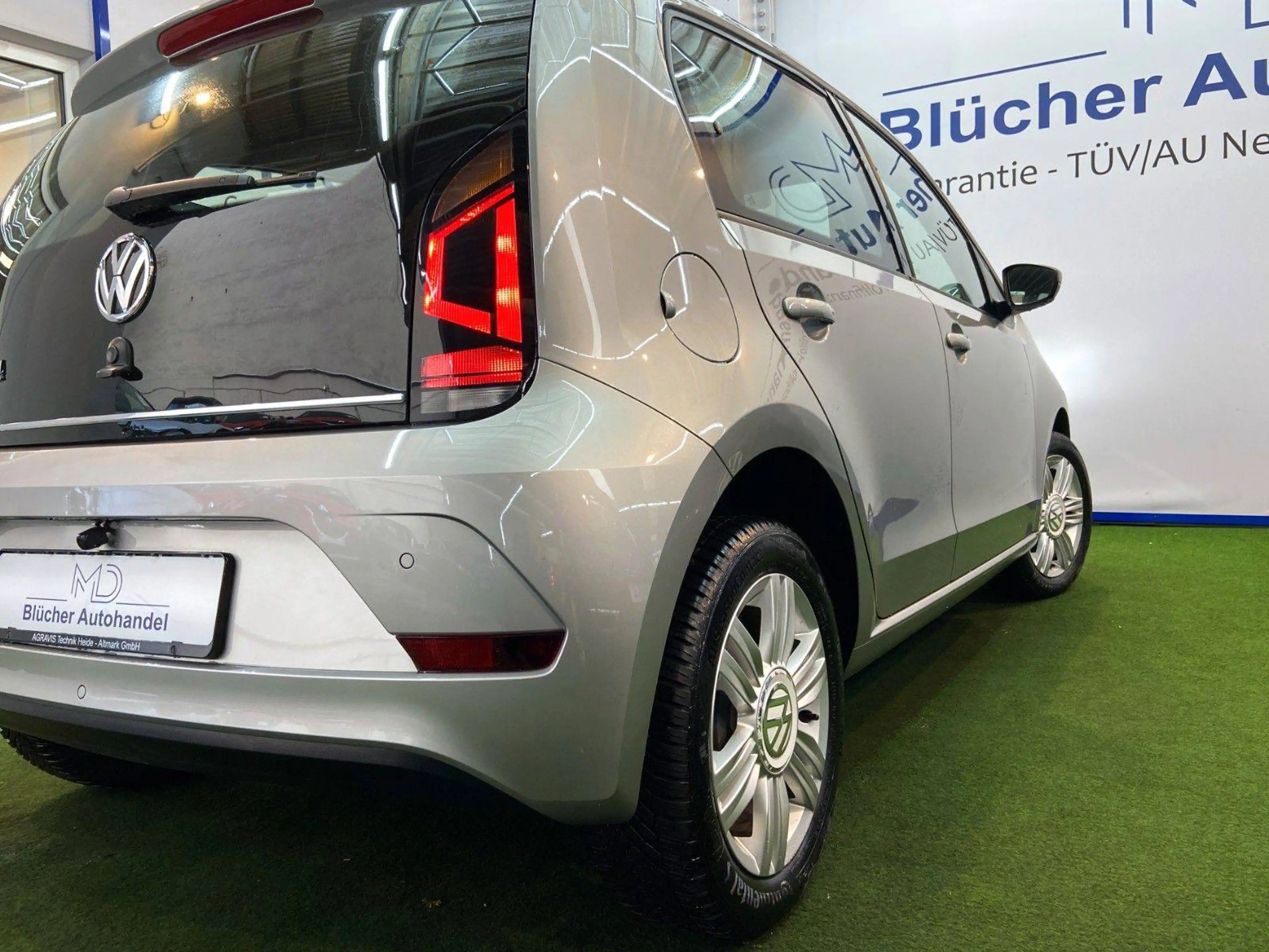 Volkswagen up! Highline BMT Sonderedition Automatik — photo 9