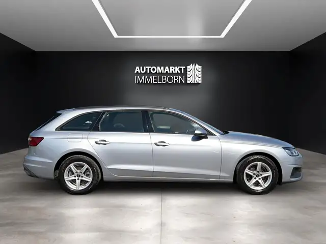 Audi A4 view 11