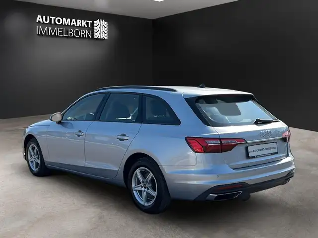 Audi A4 view 6